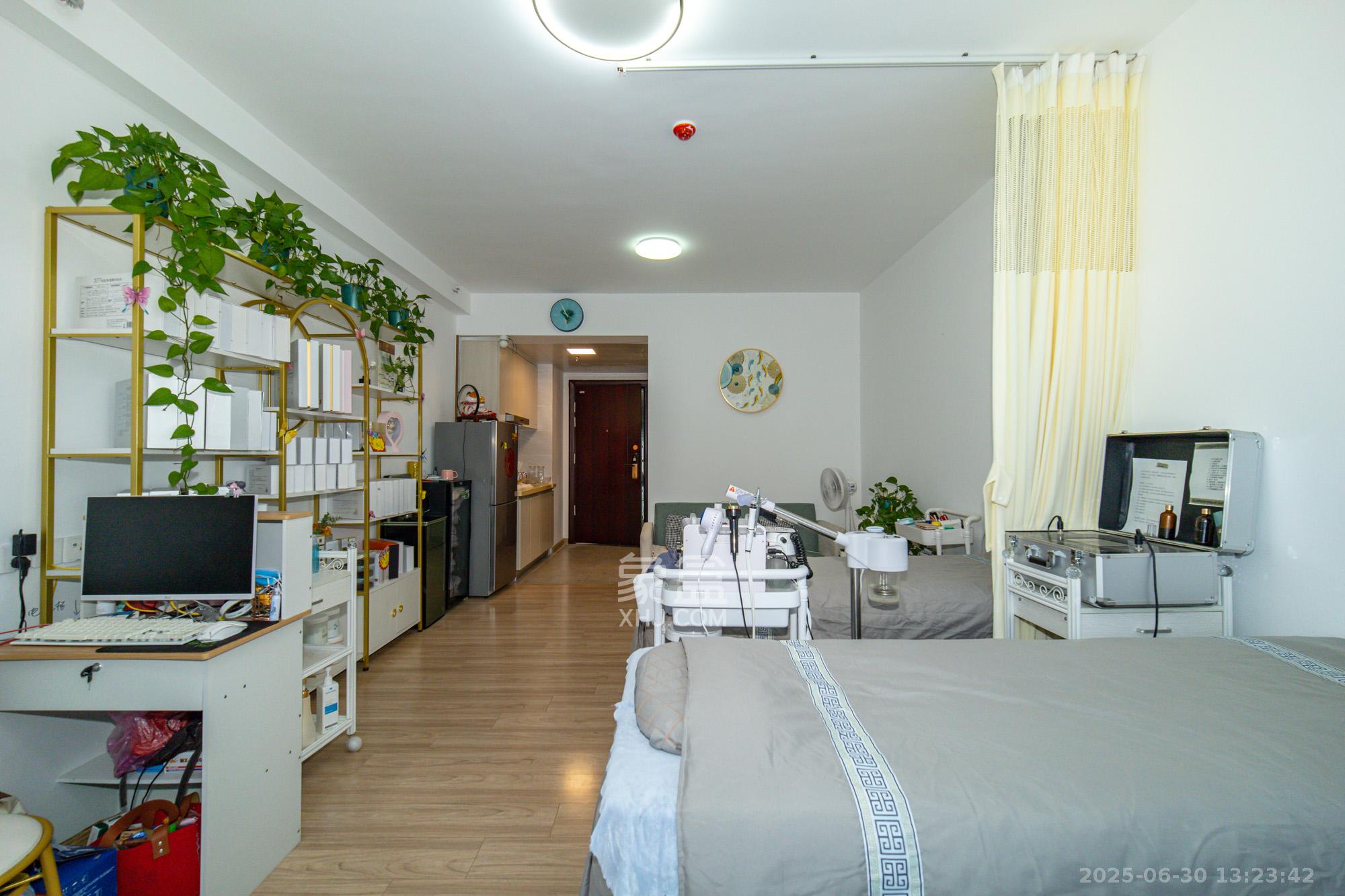 新长海漓湘悦  1室0厅0卫    22.0万 新长海漓湘悦  1室0厅0卫    22.0万客厅