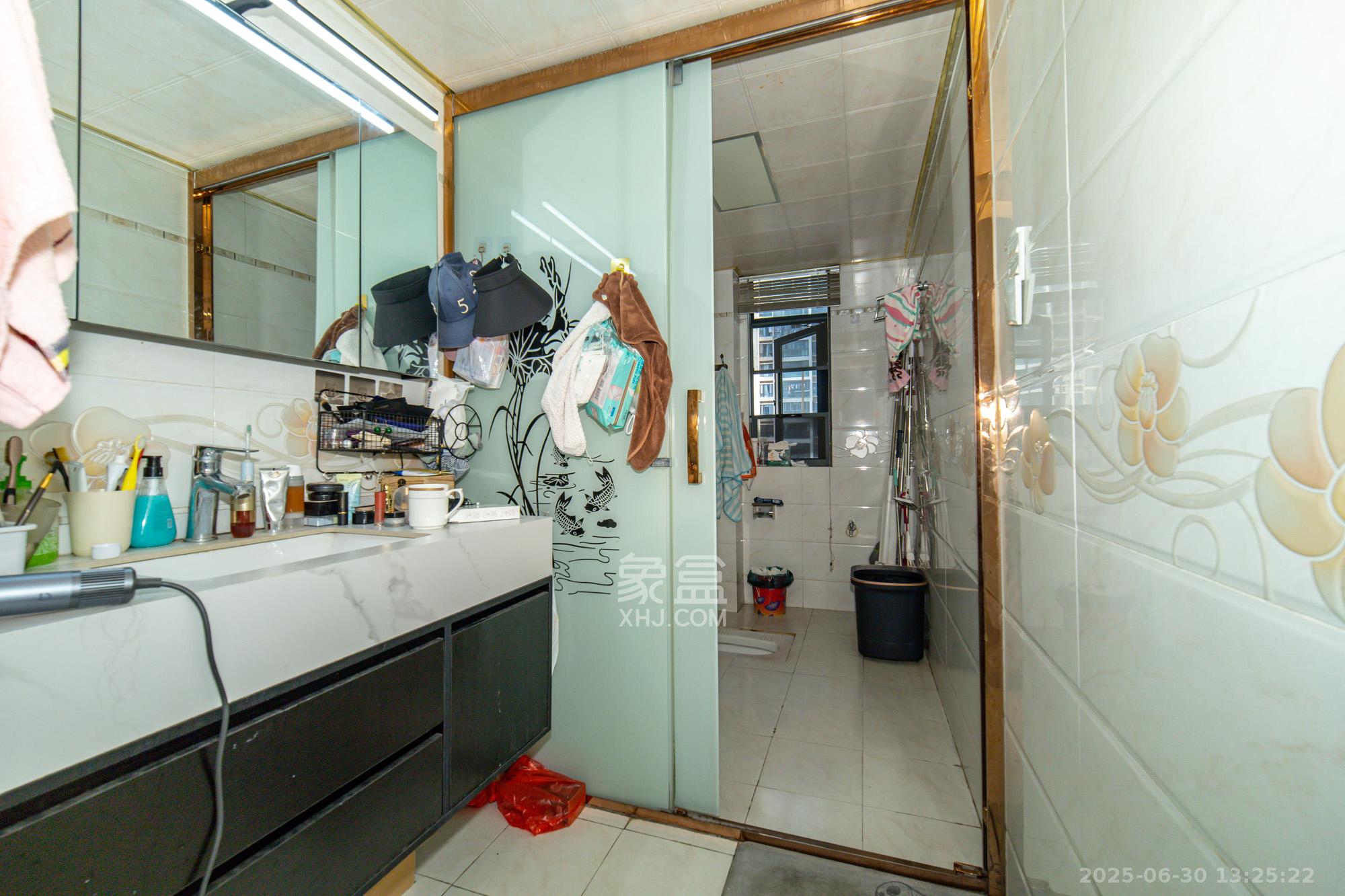 蓝山郡 5室2厅2卫 132.8万 蓝山郡 5室2厅2卫 132.8万卫生间