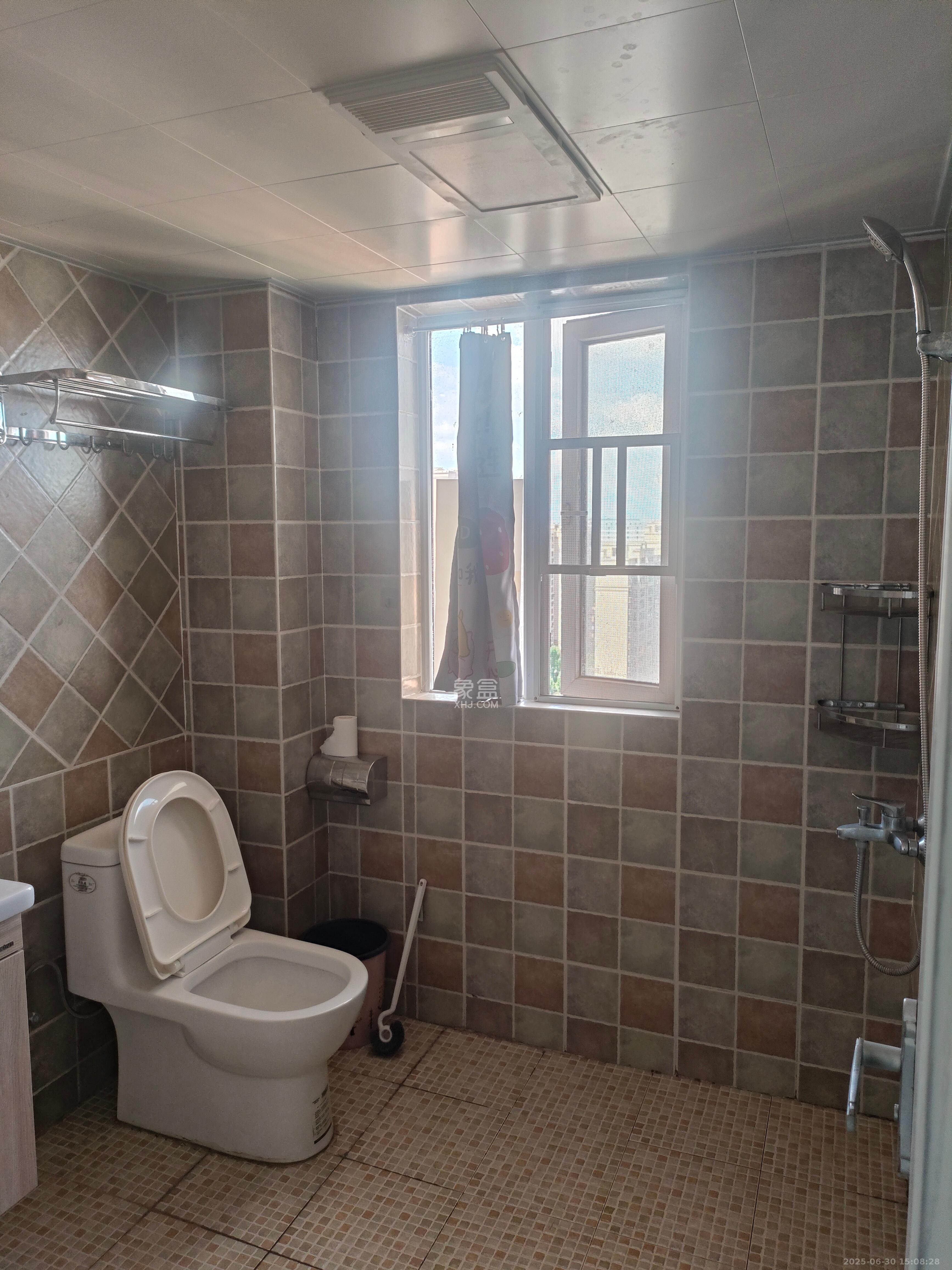 丽发新城 3室2厅1卫 1700.0元/月 丽发新城 3室2厅1卫 1700.0元/月室内图