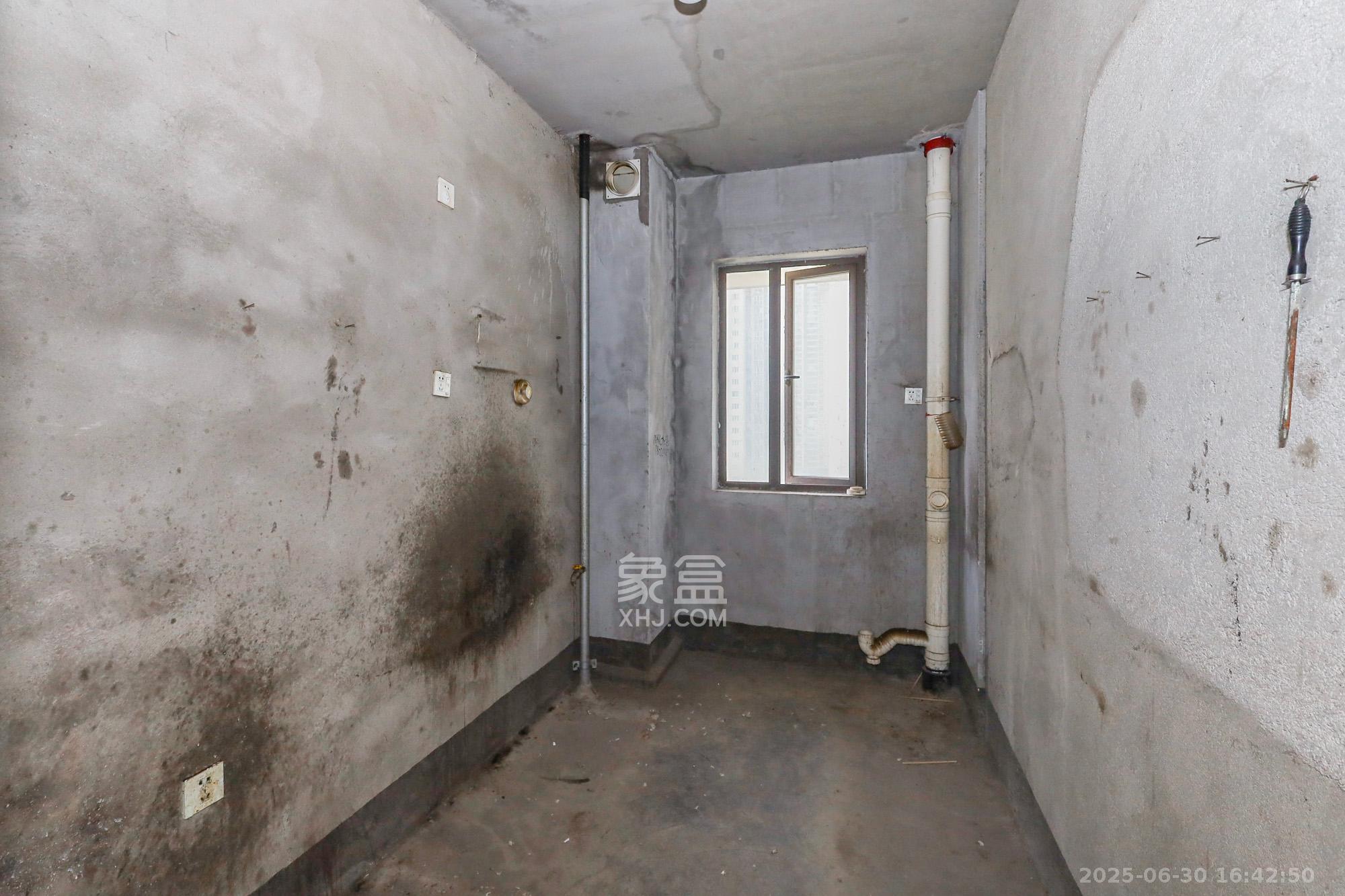 芙蓉别墅山庄(嘉湘华庭) 3室2厅2卫 137.0万 芙蓉别墅山庄(嘉湘华庭) 3室2厅2卫 137.0万卫生间