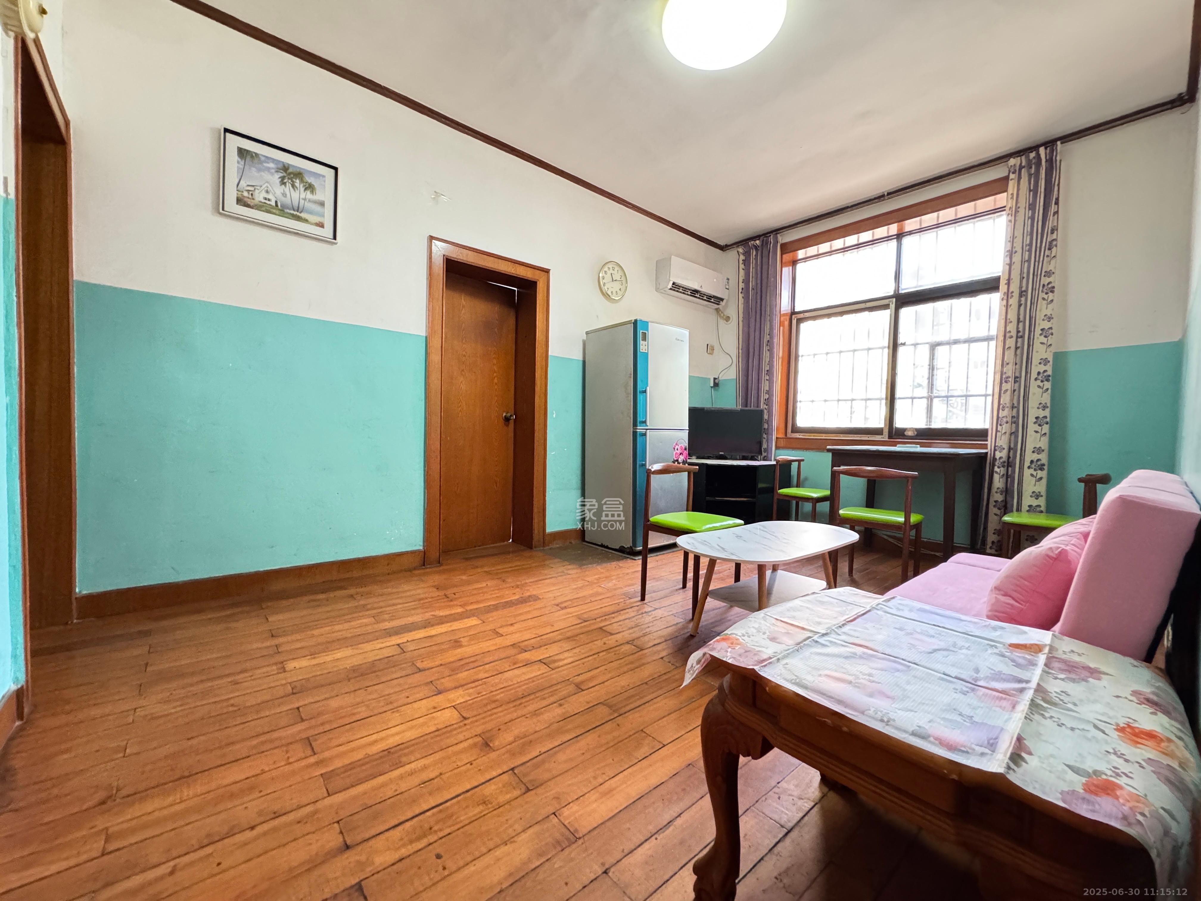 湖南省丝绸集团有限公司宿舍(人民西路288号)  2室1厅1卫    1900.0元/月 湖南省丝绸集团有限公司宿舍(人民西路288号)  2室1厅1卫    1900.0元/月室内图