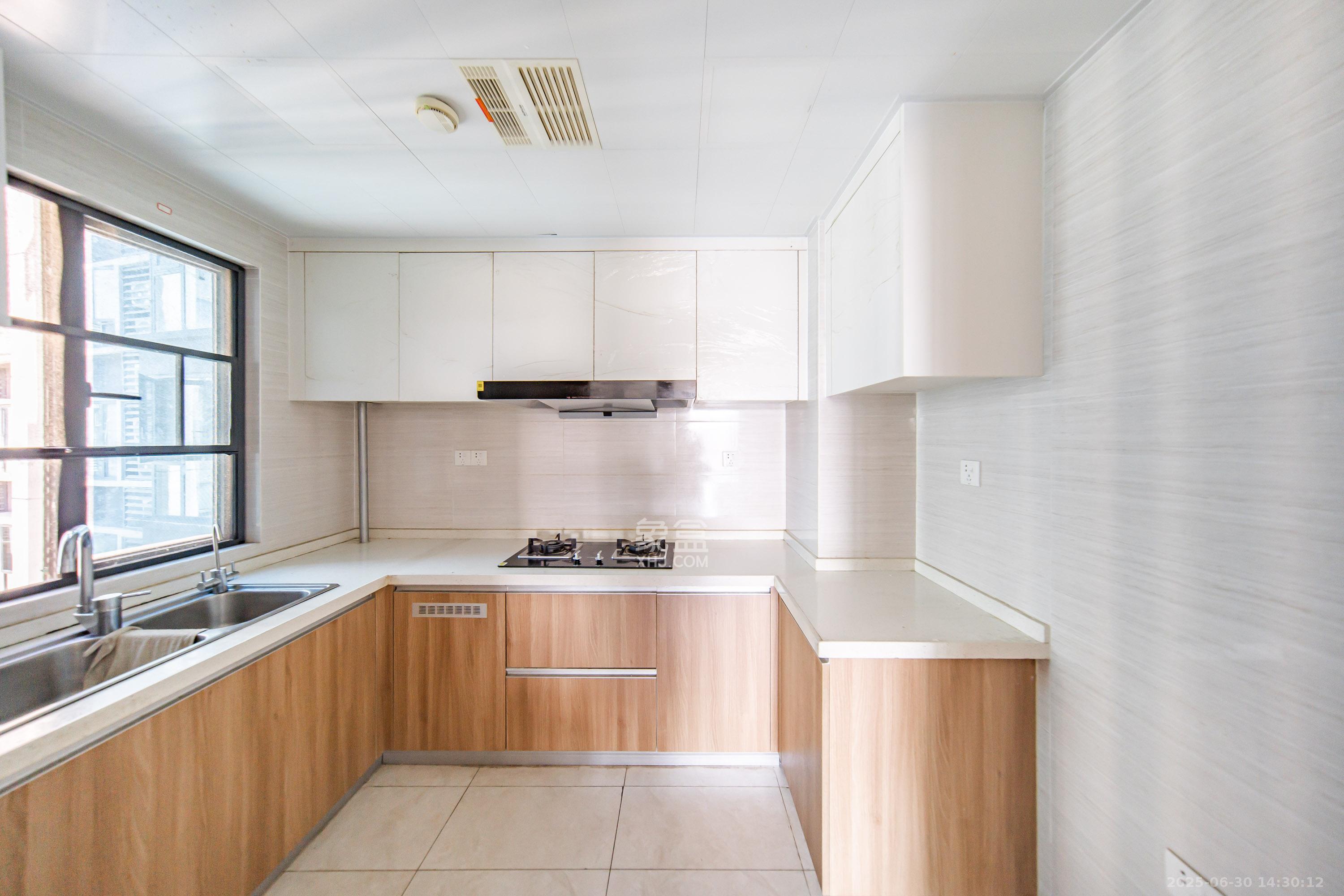 深业鹭栖府 3室2厅2卫 145.0万 深业鹭栖府 3室2厅2卫 145.0万厨房