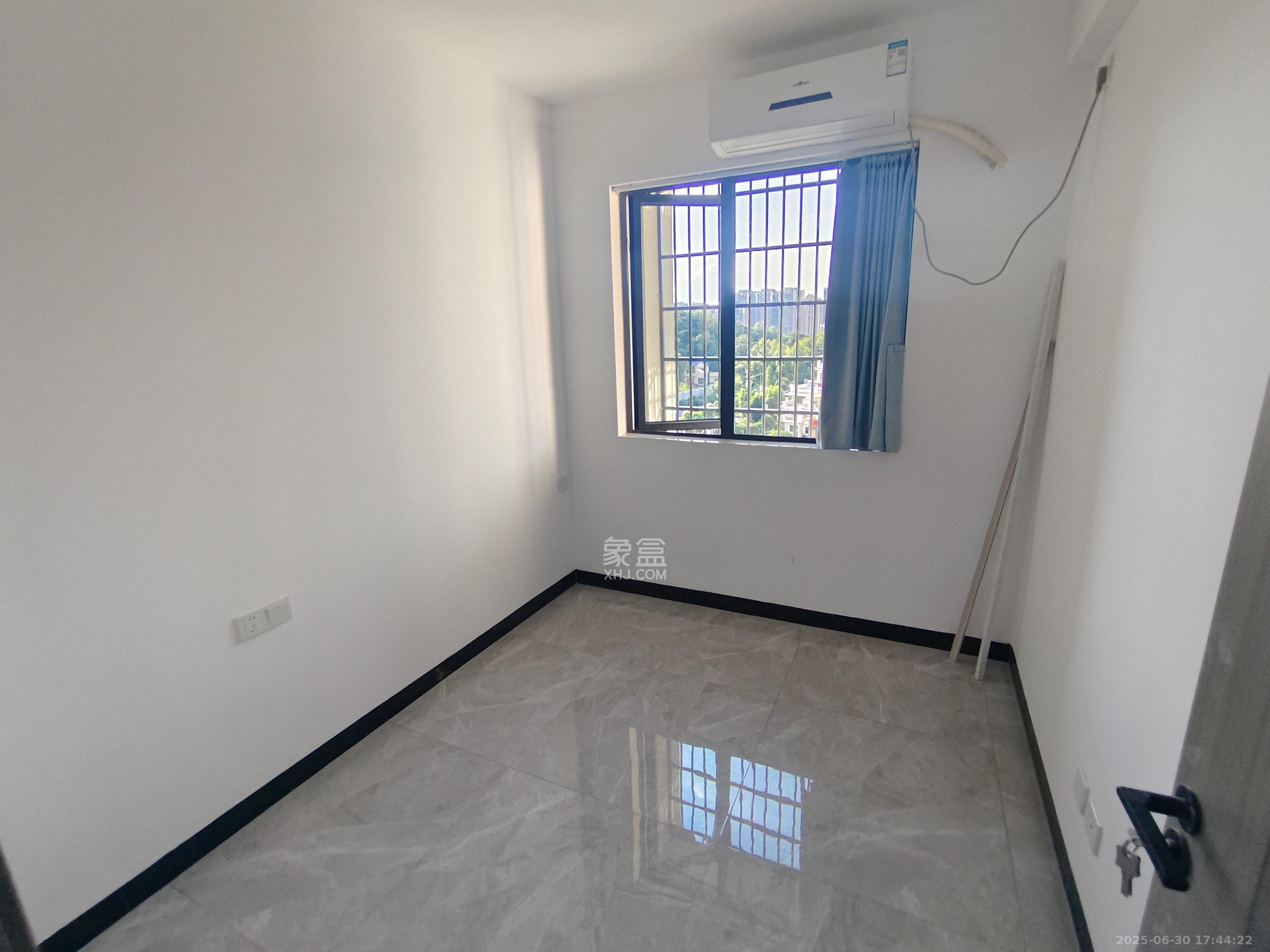 惟智园安置小区 3室2厅1卫 2900.0元/月 惟智园安置小区 3室2厅1卫 2900.0元/月室内图