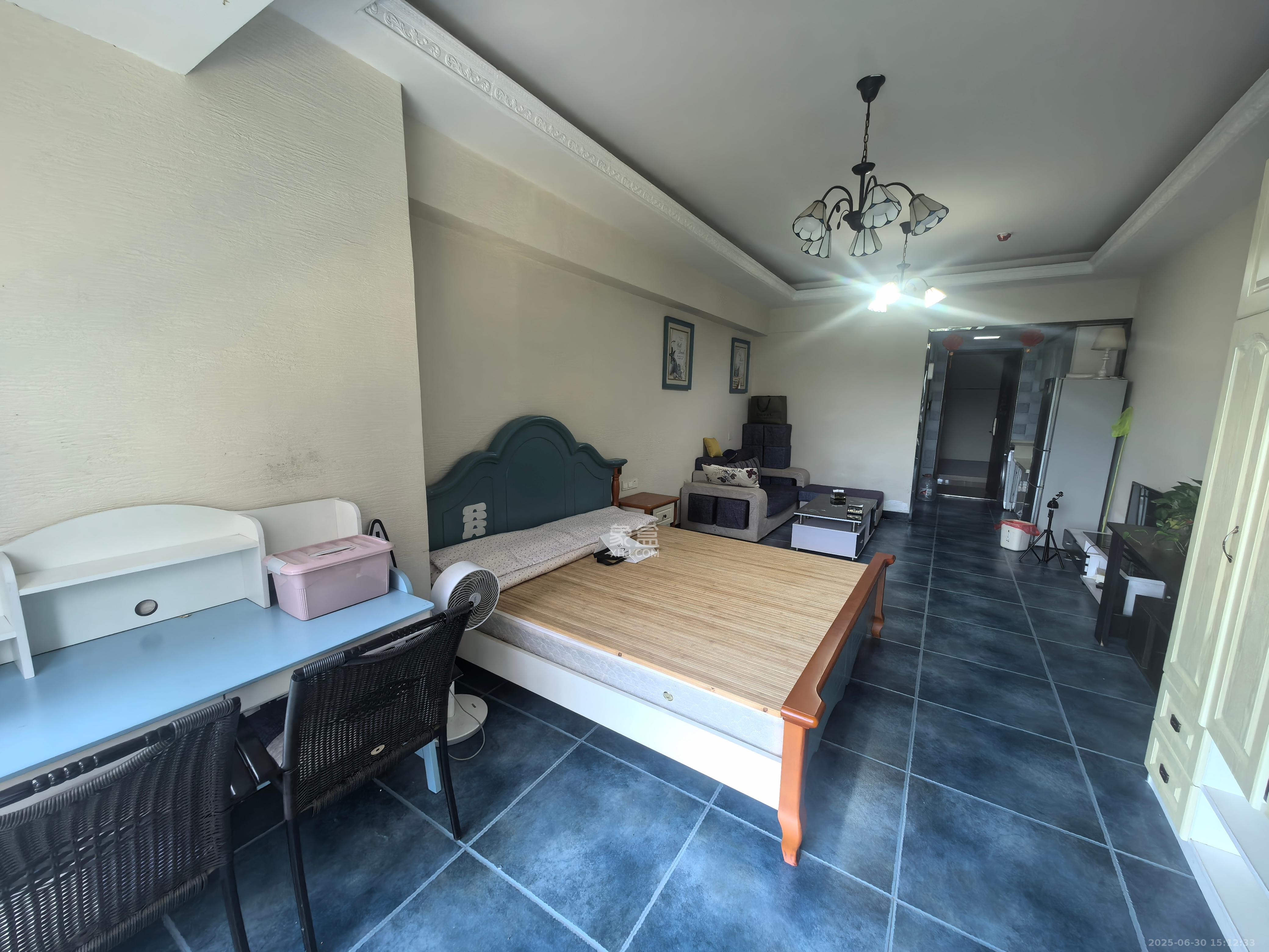 京武浪琴山一、二期  1室1厅1卫    2100.0元/月 京武浪琴山一、二期  1室1厅1卫    2100.0元/月