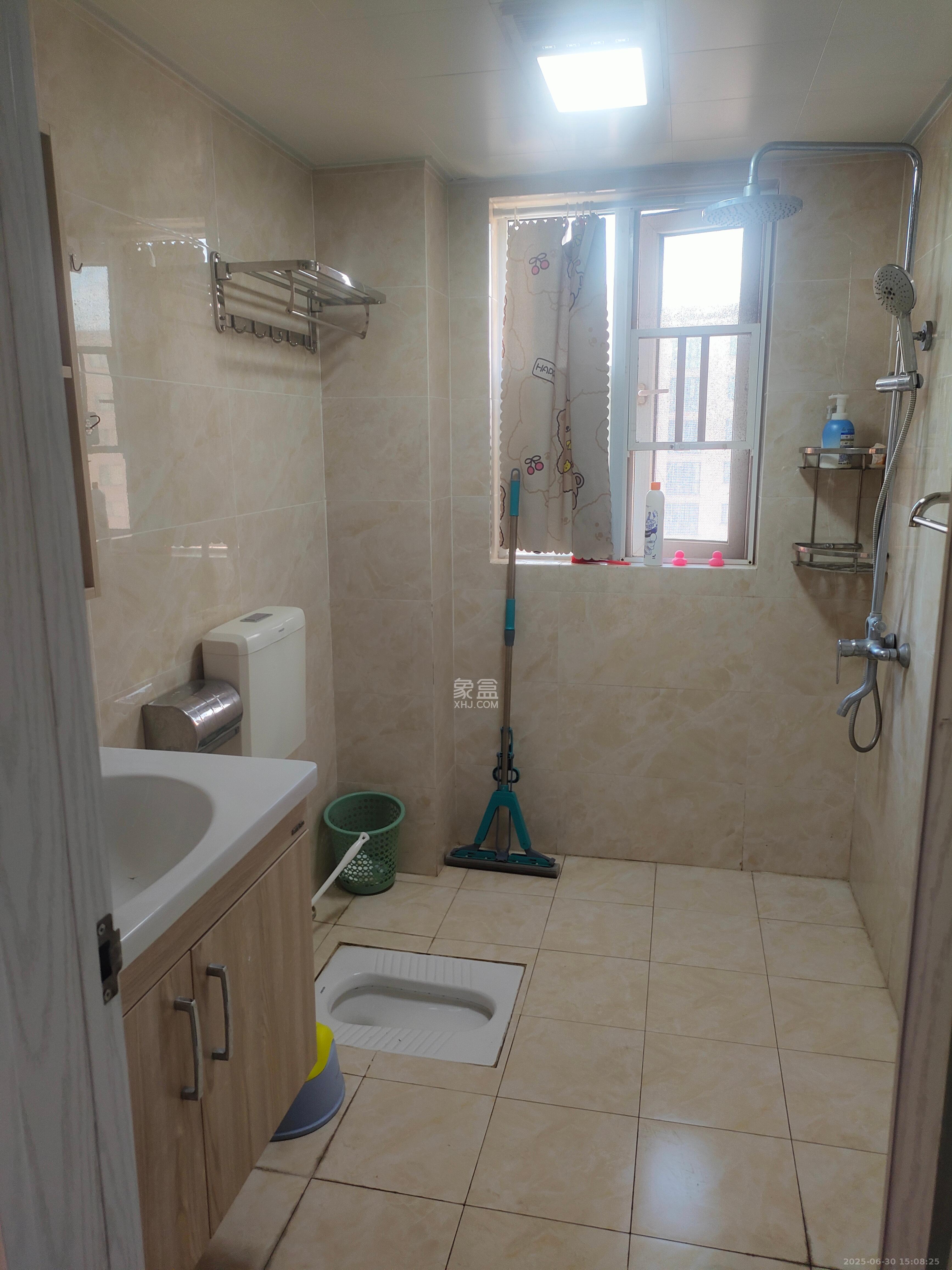 丽发新城 3室2厅1卫 1700.0元/月 丽发新城 3室2厅1卫 1700.0元/月室内图