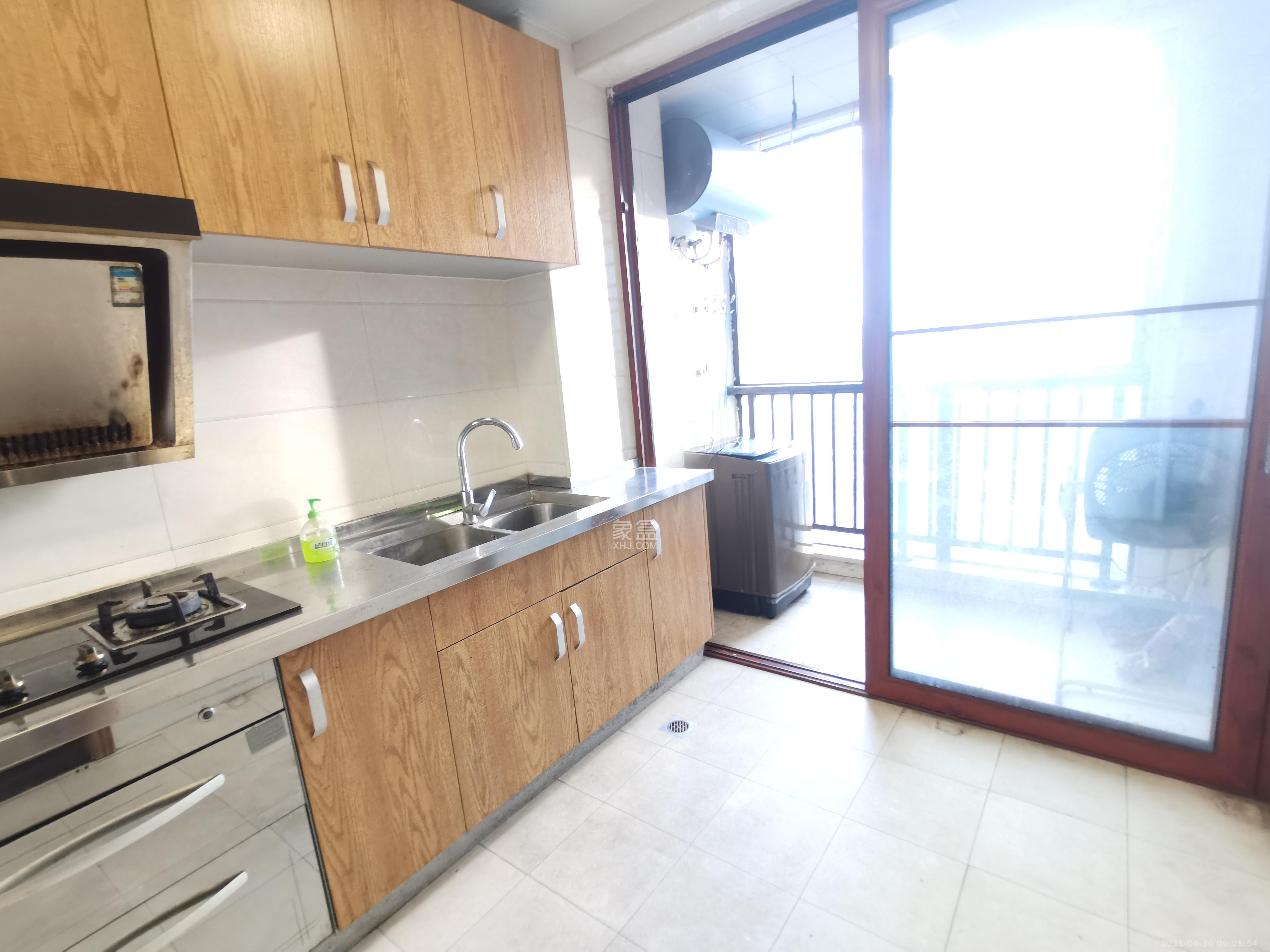 天下一家  3室2厅1卫    2600.0元/月 天下一家  3室2厅1卫    2600.0元/月室内图