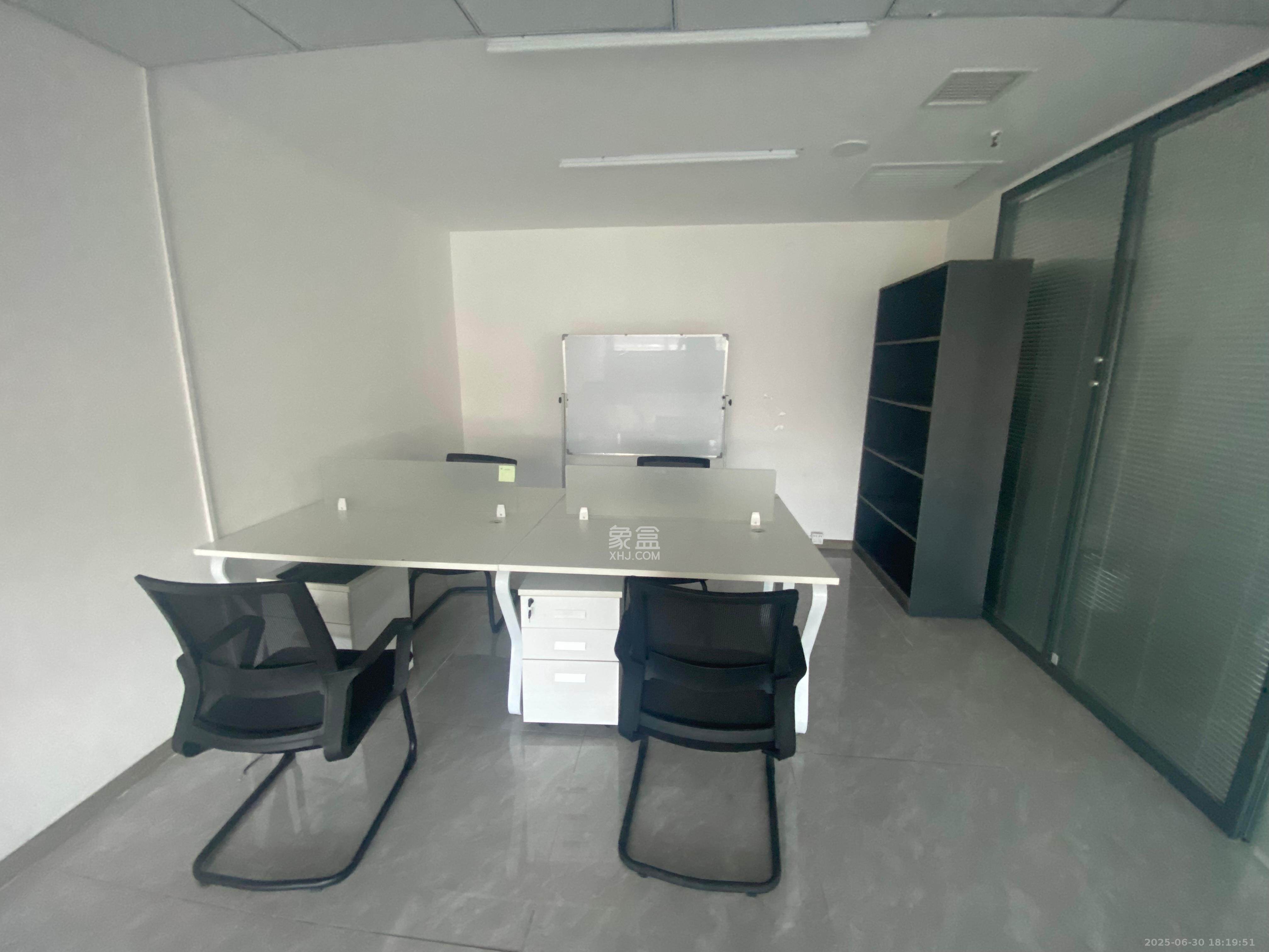 高信向日葵  3室1厅1卫    7500.0元/月 高信向日葵  3室1厅1卫    7500.0元/月室内图