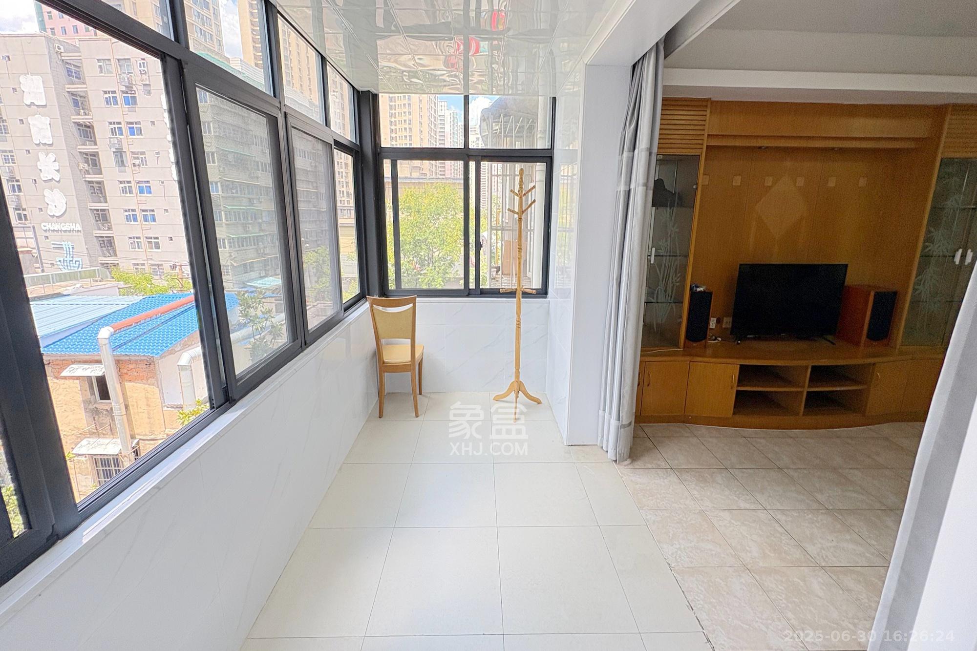 湖南省道路运输管理局  3室2厅1卫    103.0万阳台