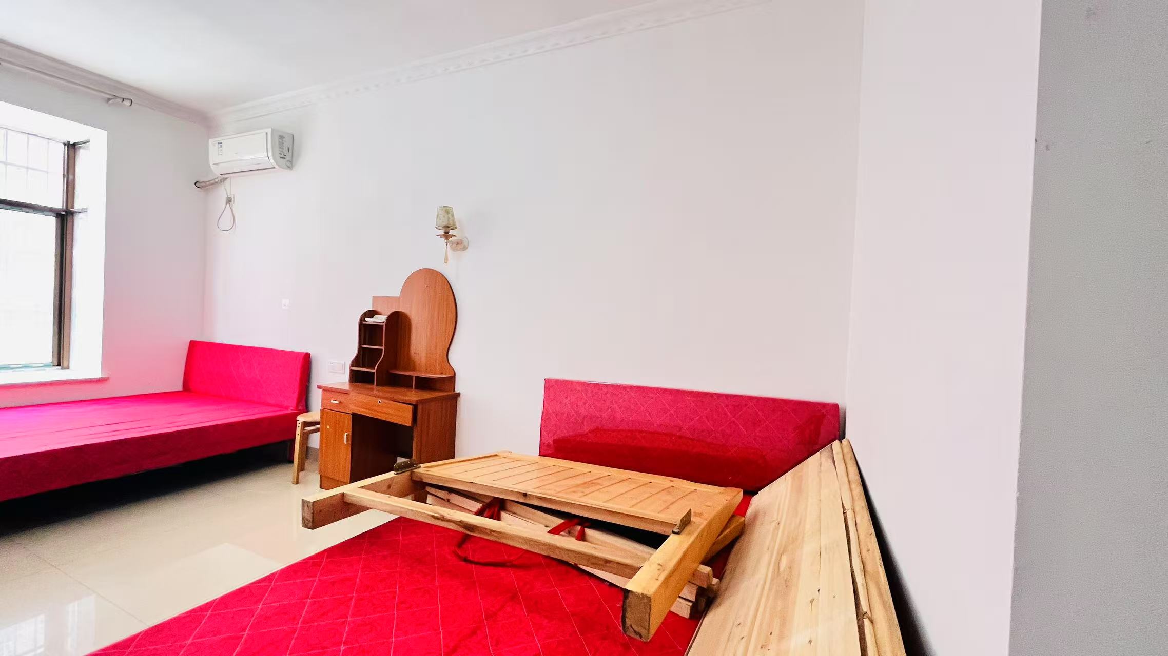 金塘小区  3室2厅1卫    1900.0元/月 金塘小区  3室2厅1卫    1900.0元/月室内图