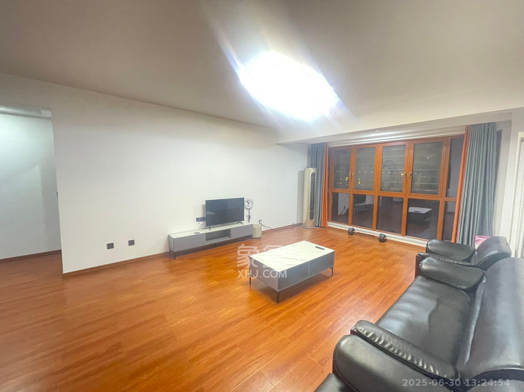 怡海星城  3室2厅2卫    2200.0元/月 怡海星城  3室2厅2卫    2200.0元/月