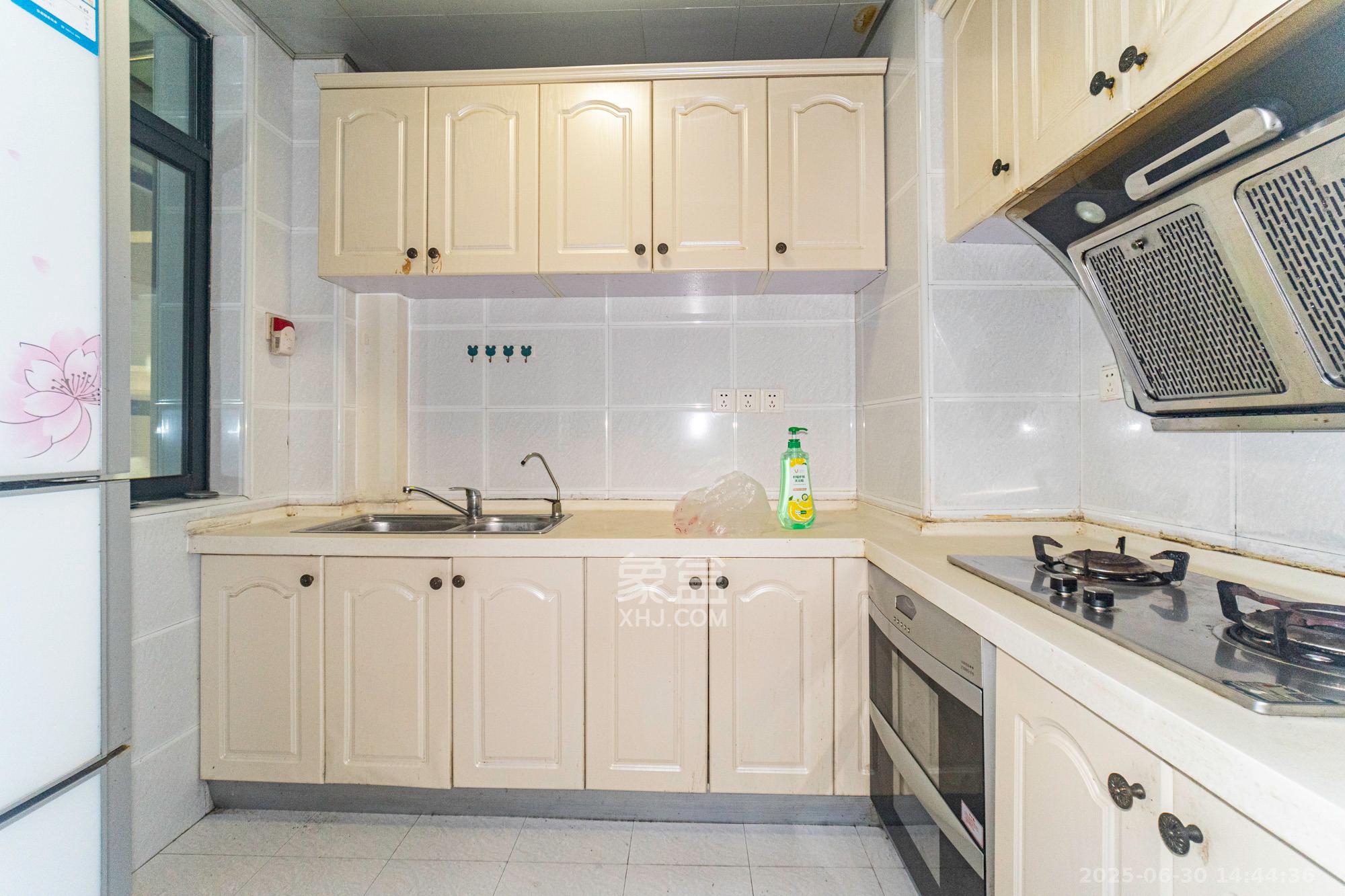 尚城 3室2厅2卫 76.0万 尚城 3室2厅2卫 76.0万厨房