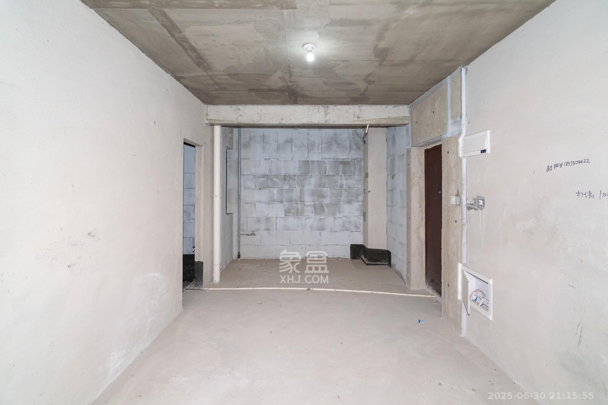 湾田望江府  2室2厅1卫    38.8万 湾田望江府  2室2厅1卫    38.8万客厅