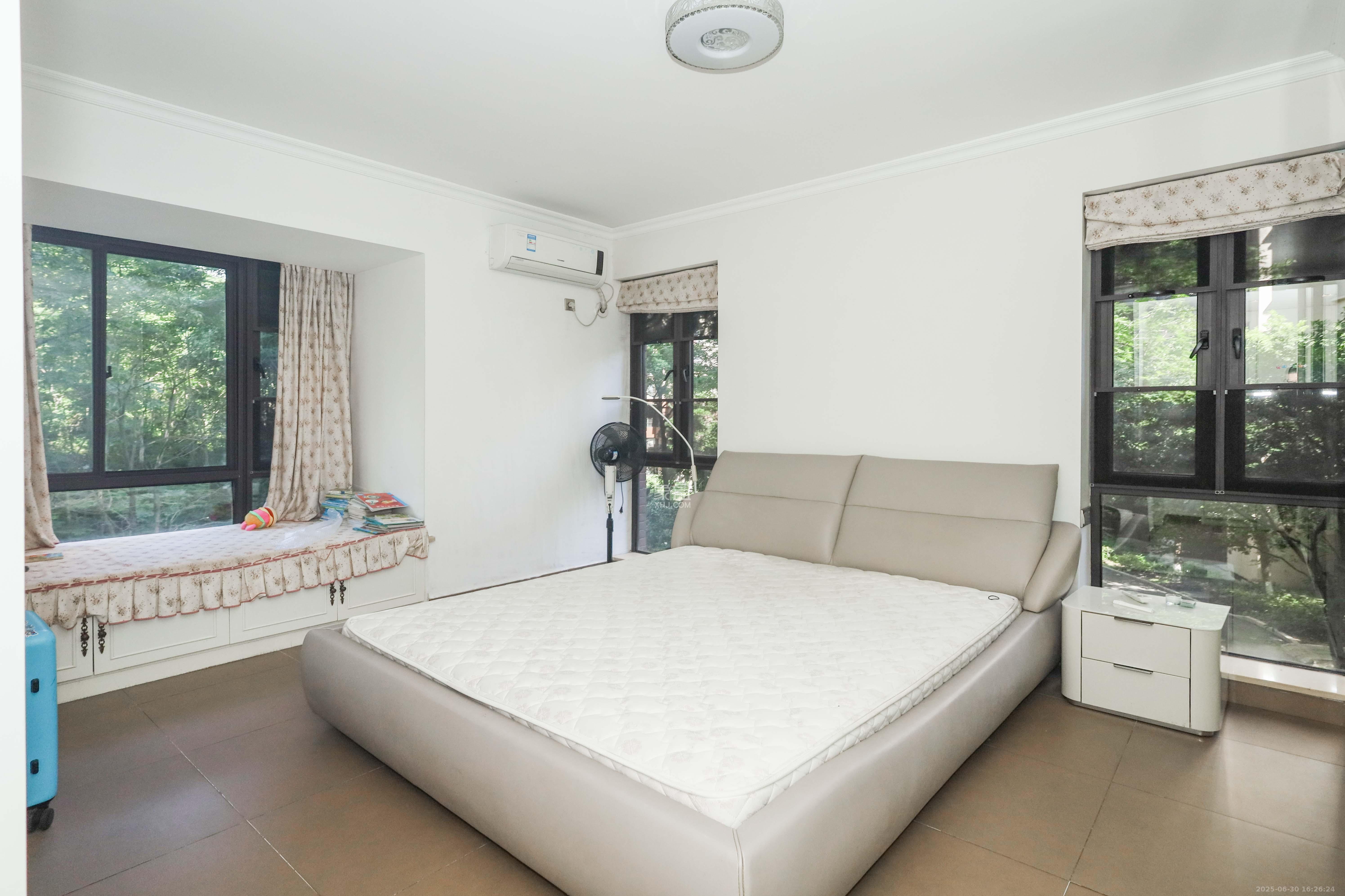 保利麓谷林语F区  4室2厅2卫    110.0万 保利麓谷林语F区  4室2厅2卫    110.0万卧室