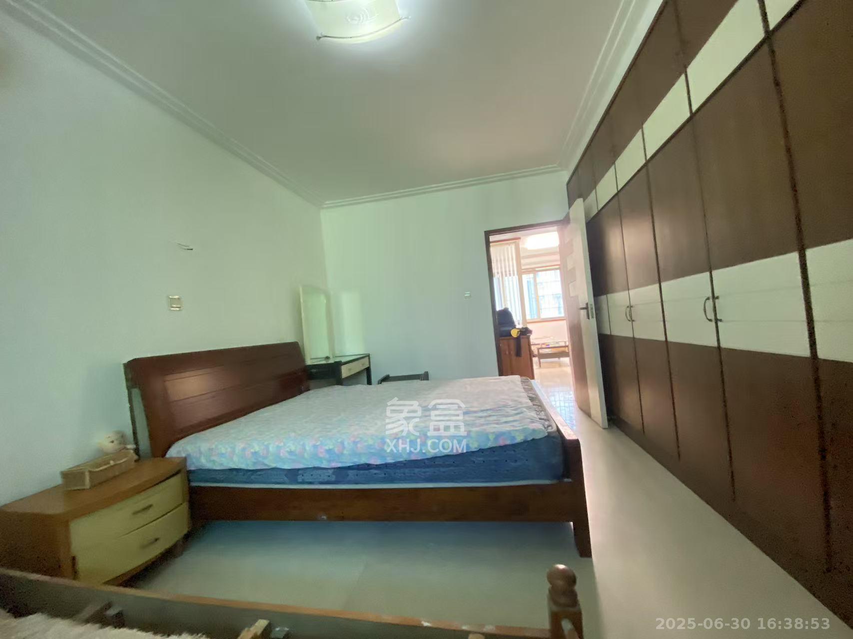 东南明苑 3室2厅2卫 2300.0元/月 东南明苑 3室2厅2卫 2300.0元/月室内图