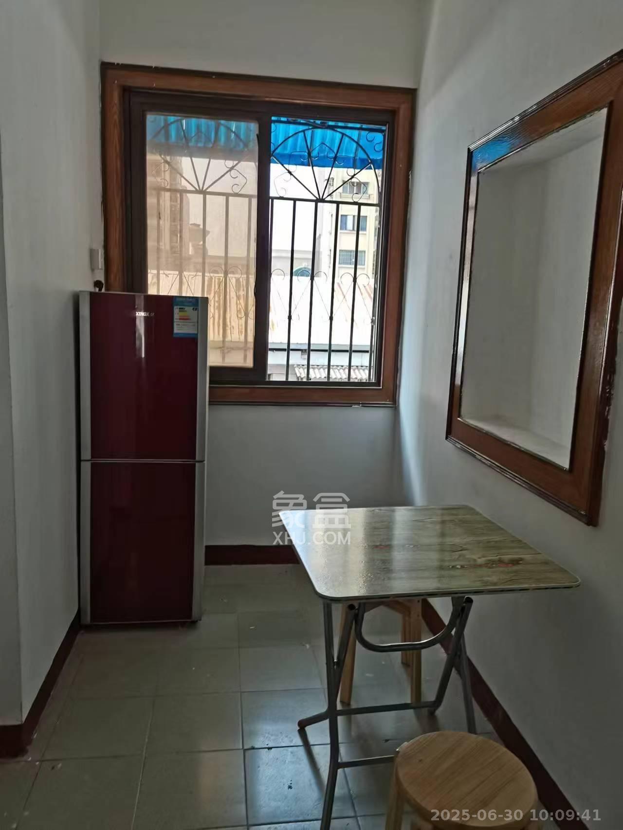 桐荫里社区 2室1厅1卫 1400.0元/月 桐荫里社区 2室1厅1卫 1400.0元/月室内图