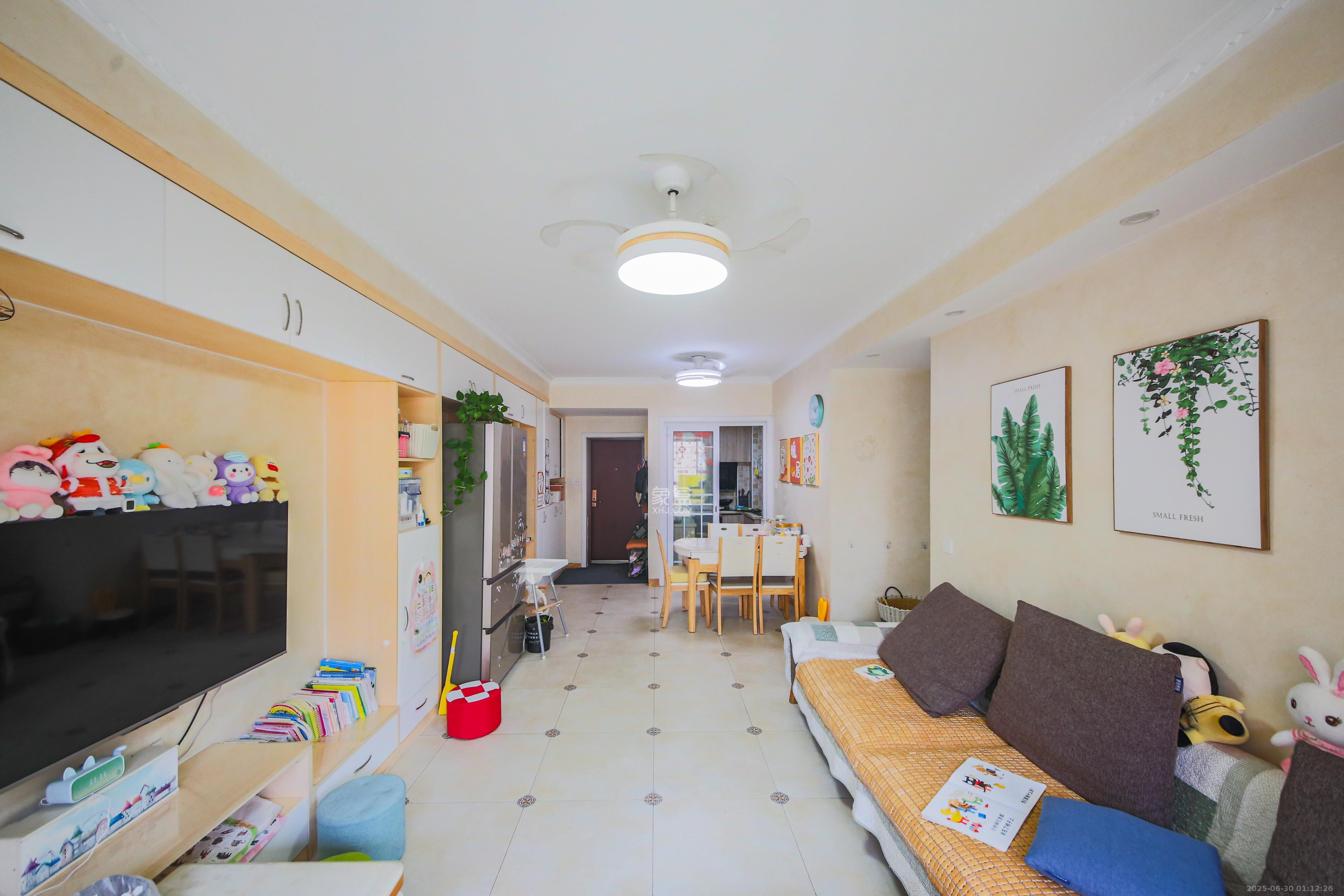 水墨林溪 3室2厅2卫 112.00万 水墨林溪 3室2厅2卫 112.00万客厅