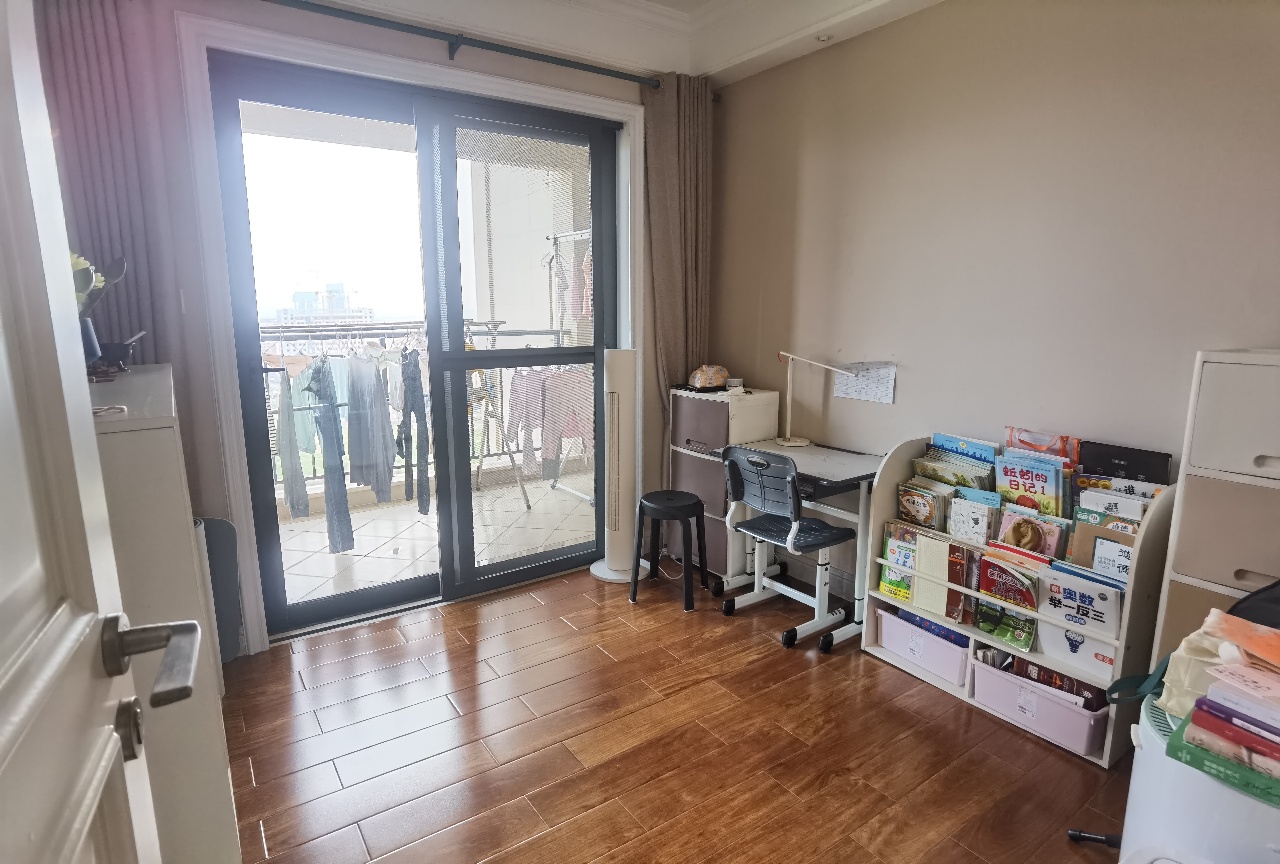 置地御海公馆  4室2厅2卫    160.0万 置地御海公馆  4室2厅2卫    160.0万室内图