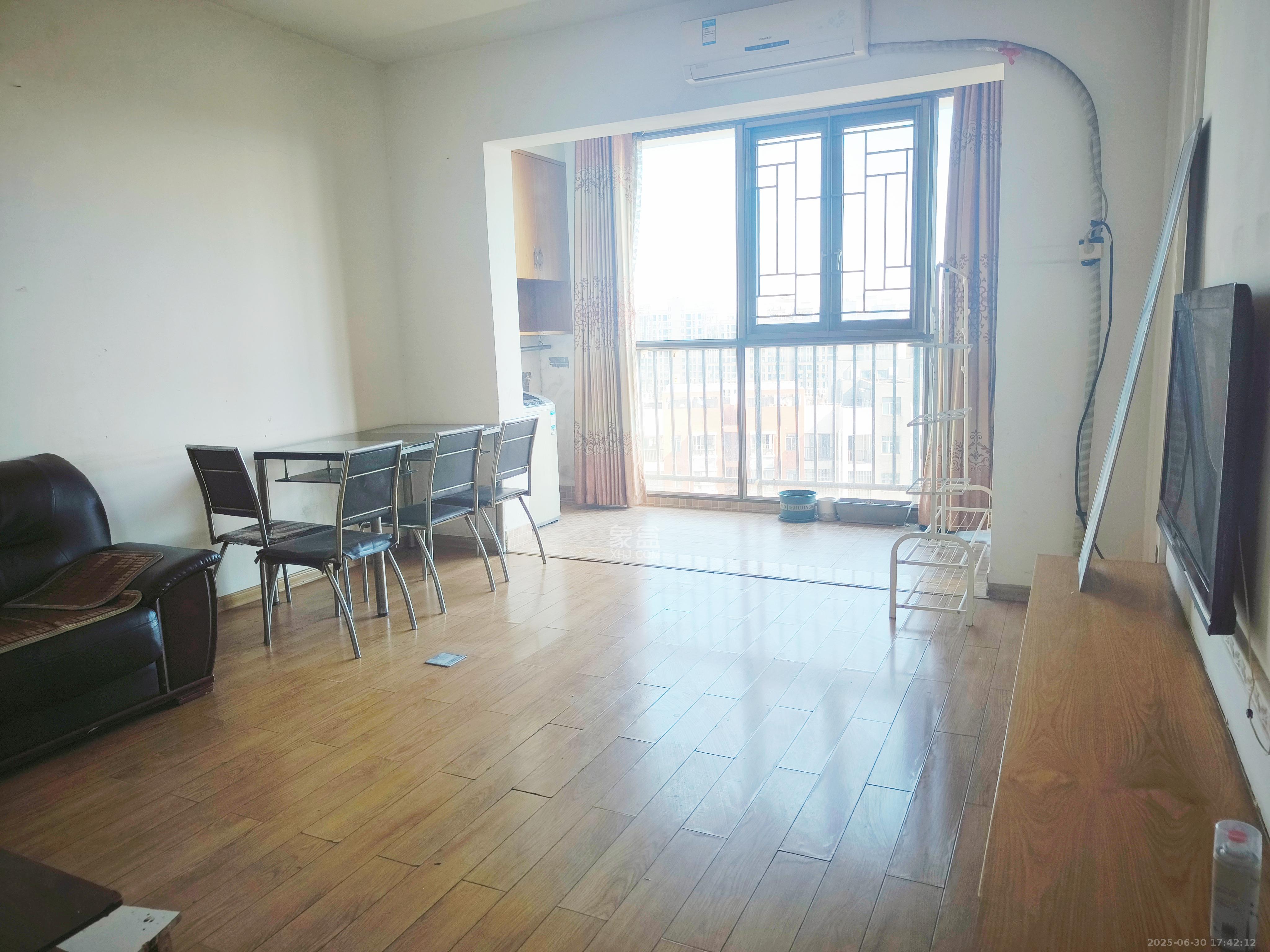 德庆水韵山城  3室1厅1卫   1900.00元/月