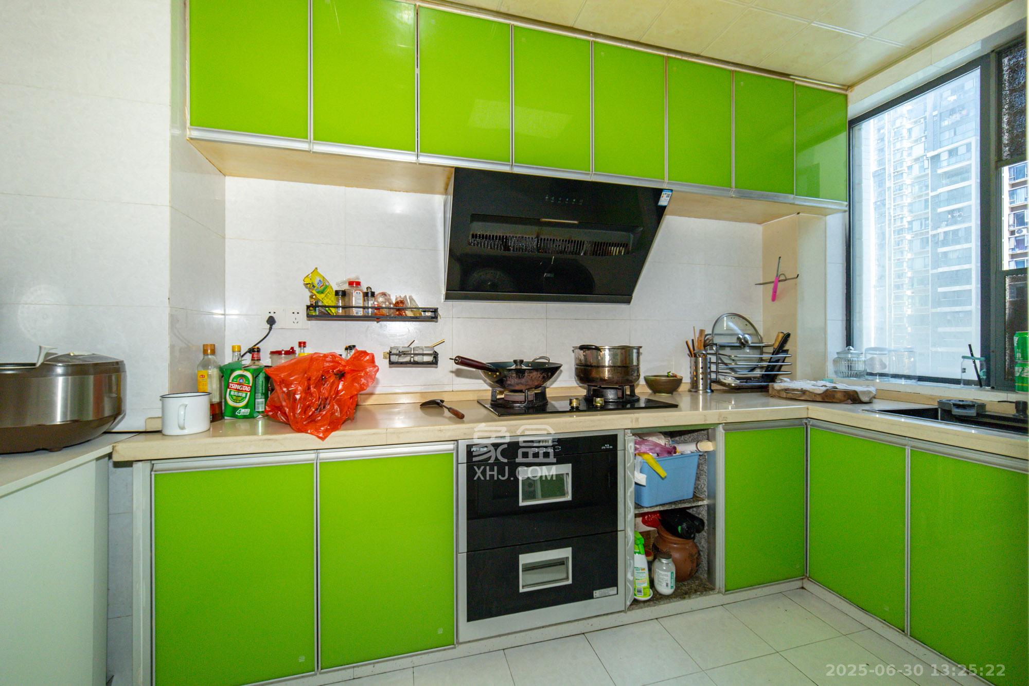 蓝山郡 5室2厅2卫 132.8万 蓝山郡 5室2厅2卫 132.8万厨房