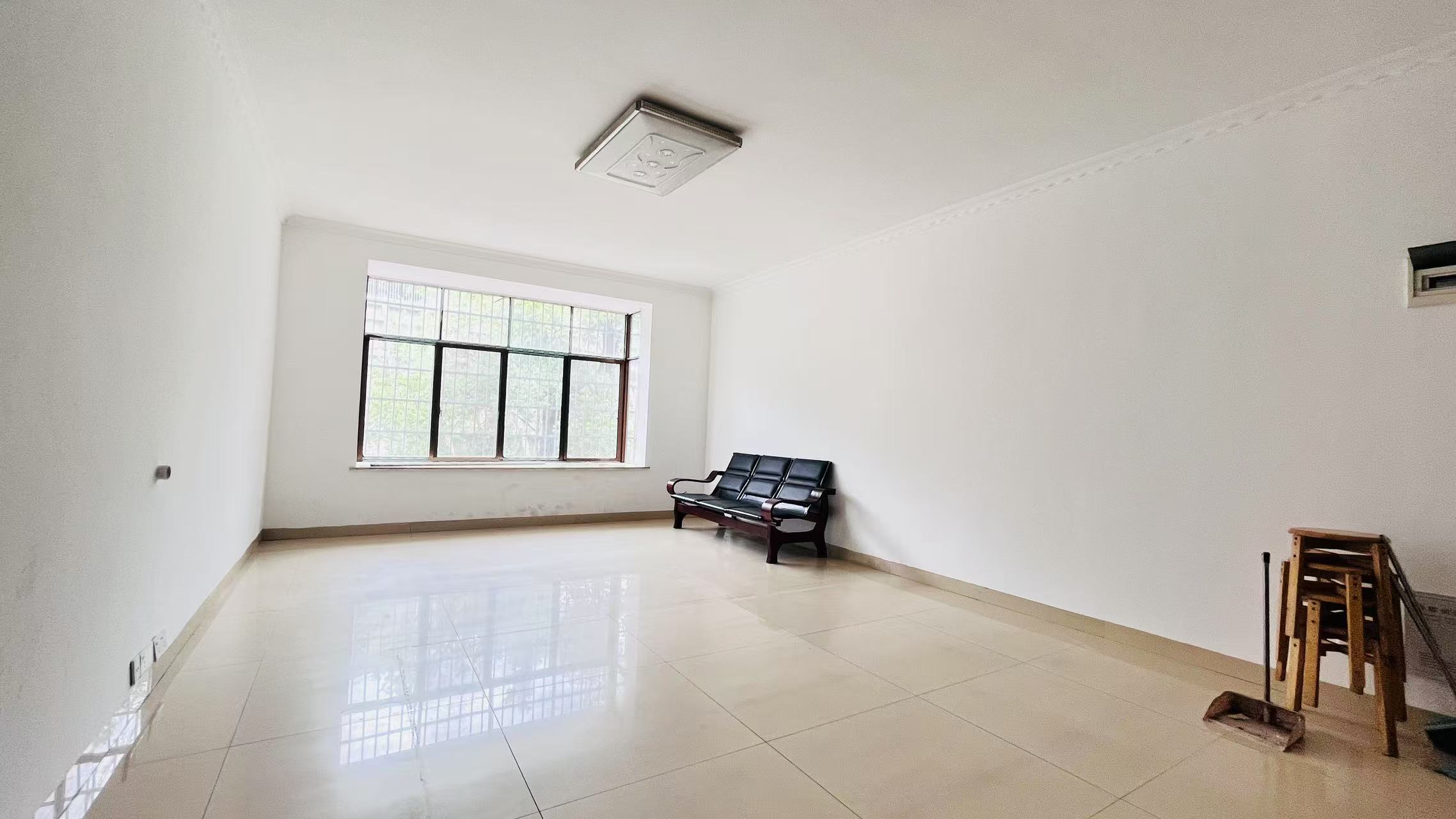 金塘小区  3室2厅1卫    1900.0元/月 金塘小区  3室2厅1卫    1900.0元/月室内图