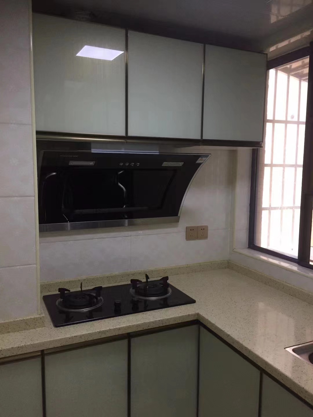 盛世时代广场  2室1厅1卫    2000.0元/月 盛世时代广场  2室1厅1卫    2000.0元/月室内图