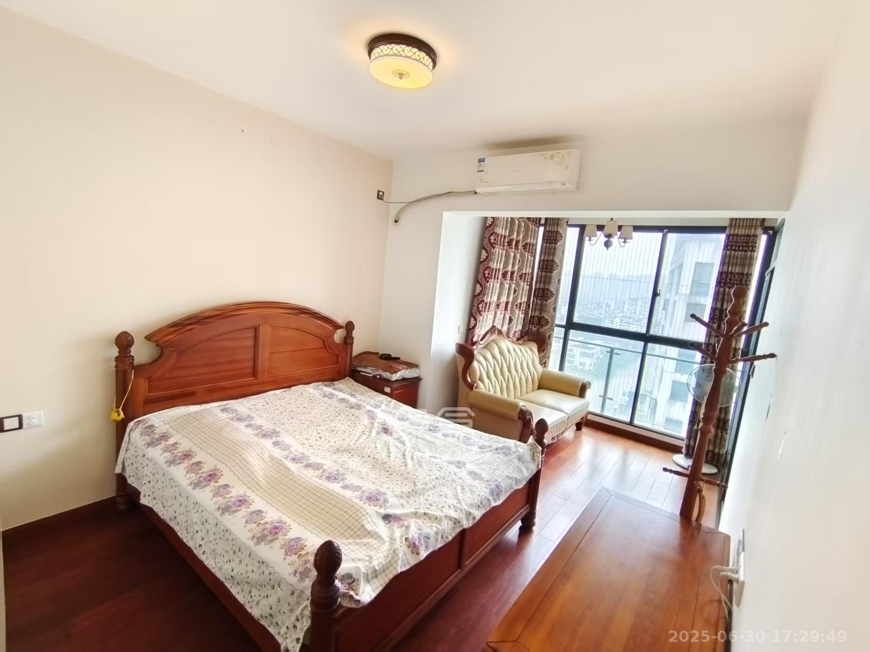 阳光100三期 3室2厅2卫 2900.0元/月 阳光100三期 3室2厅2卫 2900.0元/月室内图