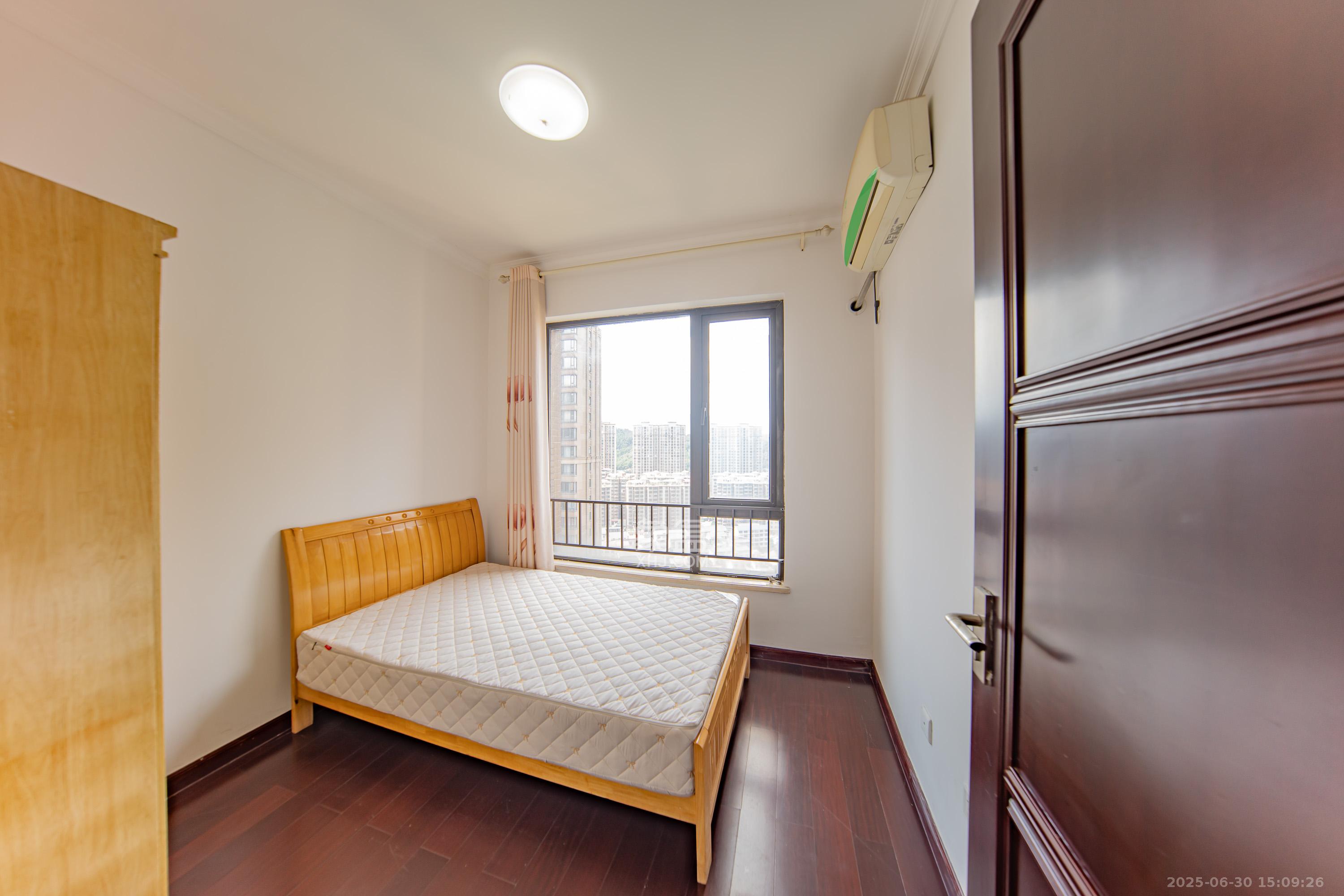 中海国际一期  4室2厅2卫    2500.0元/月 中海国际一期  4室2厅2卫    2500.0元/月室内图