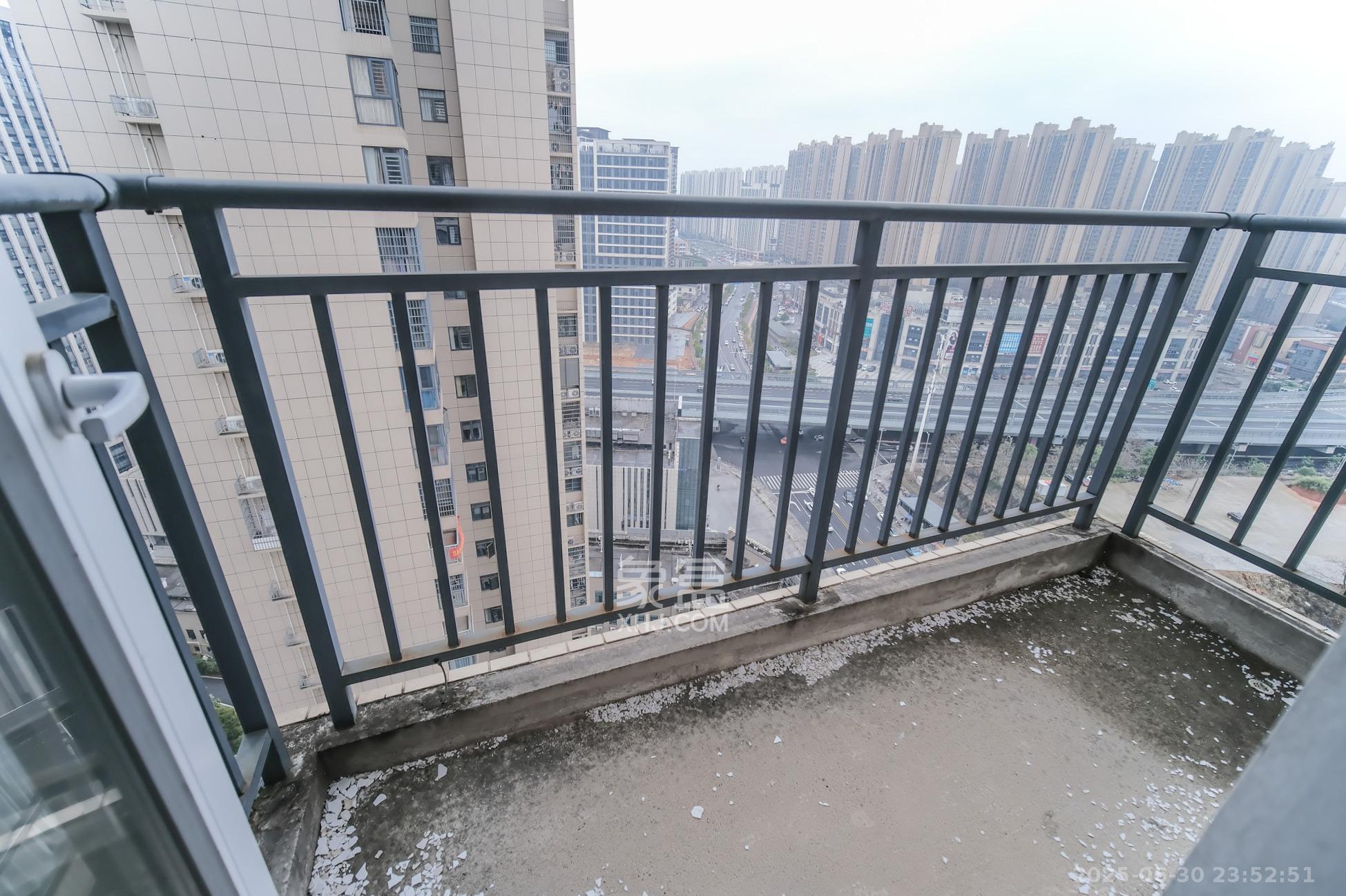 和悦城(蟠龙景苑)  3室2厅1卫   65.00万阳台