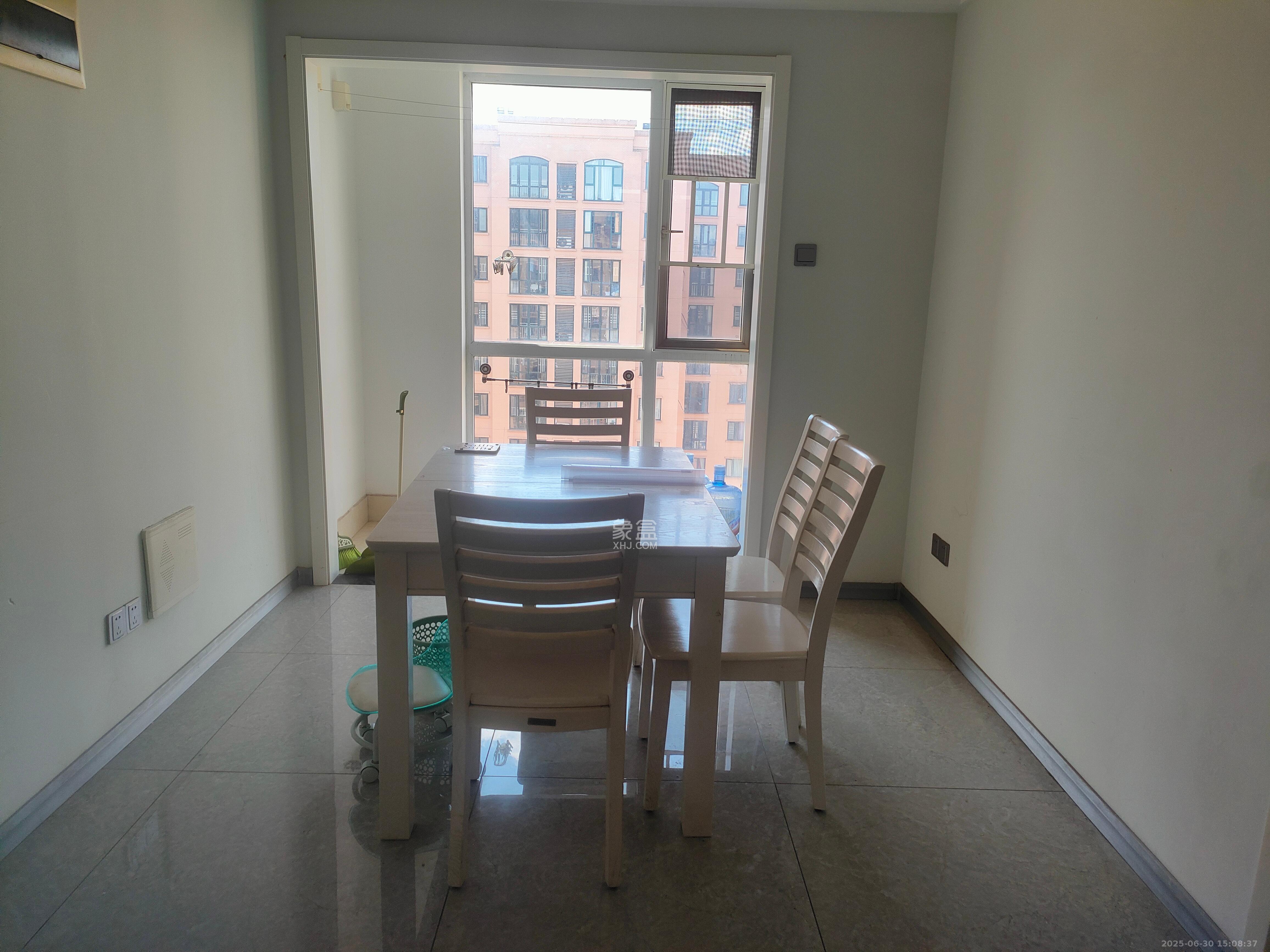 丽发新城 3室2厅1卫 1700.0元/月 丽发新城 3室2厅1卫 1700.0元/月室内图