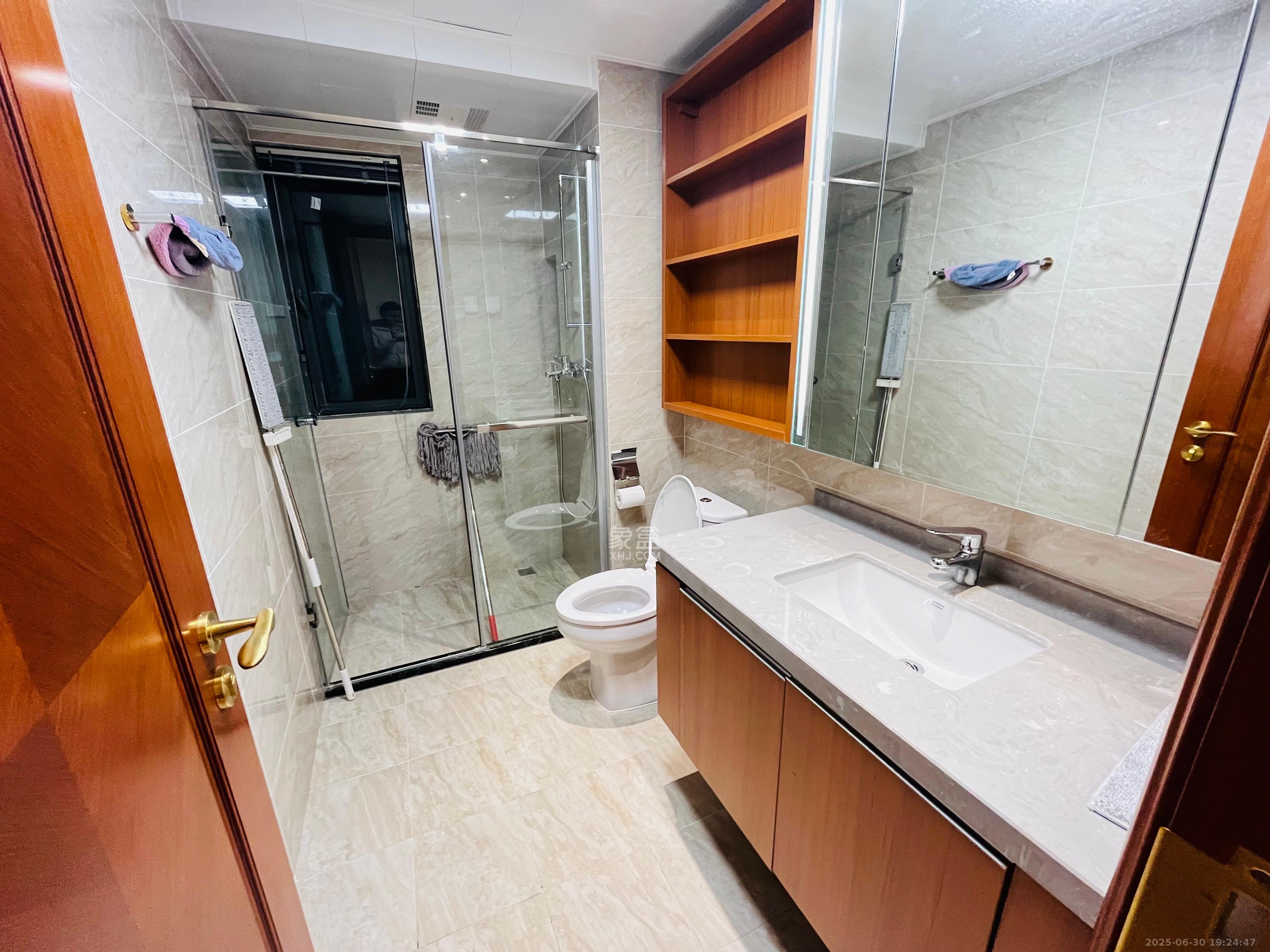 恒大翡翠华庭 3室2厅2卫 2800.0元/月 恒大翡翠华庭 3室2厅2卫 2800.0元/月室内图