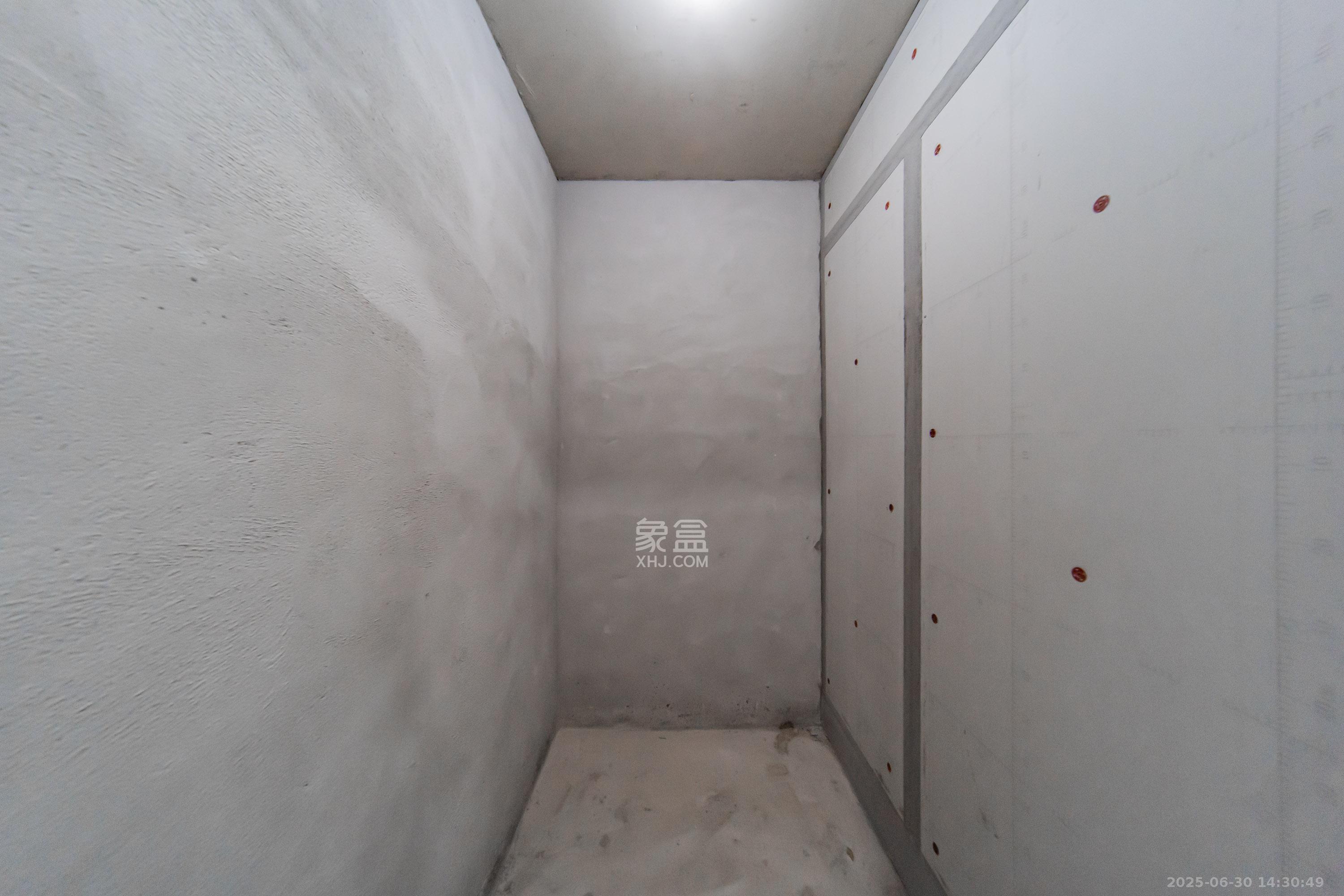 中建钰山湖  4室2厅3卫   355.00万卫生间