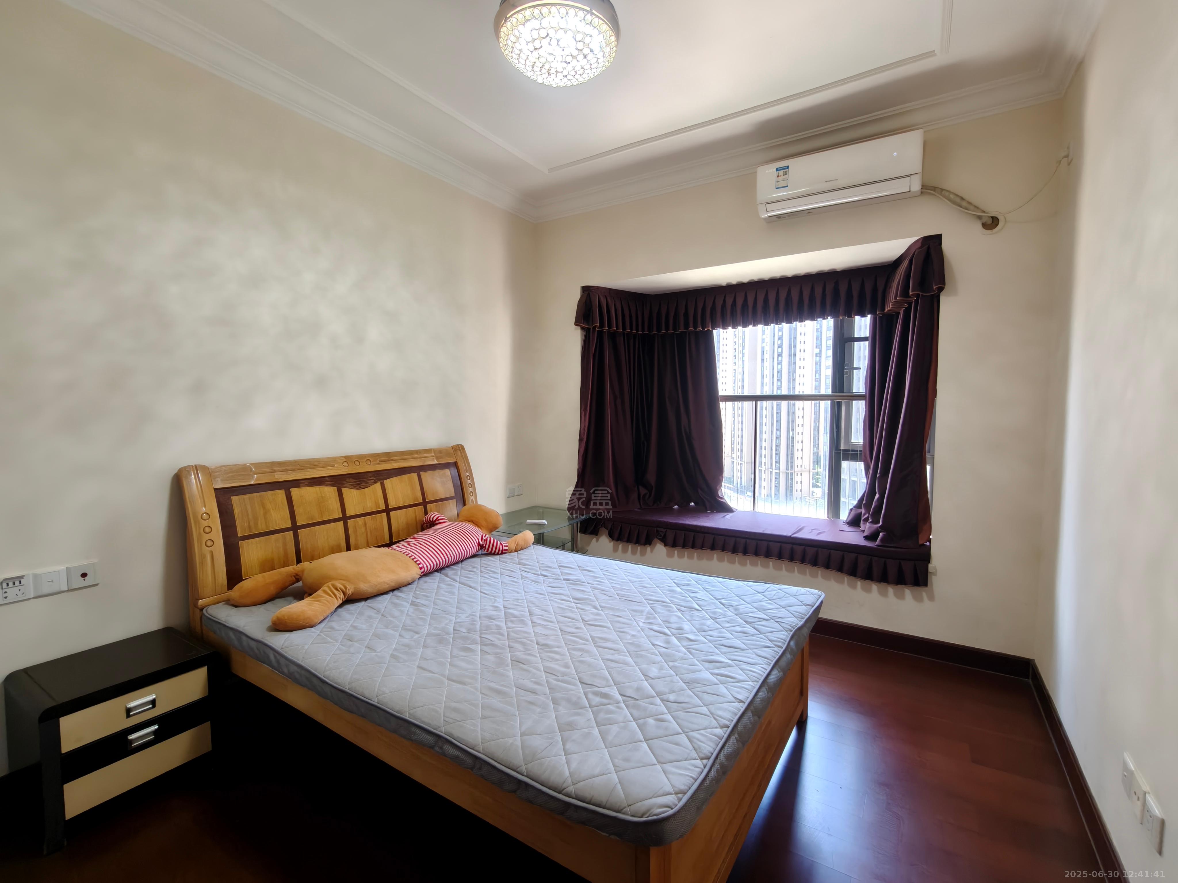 恒大华府 2室2厅1卫 1800.0元/月 恒大华府 2室2厅1卫 1800.0元/月室内图