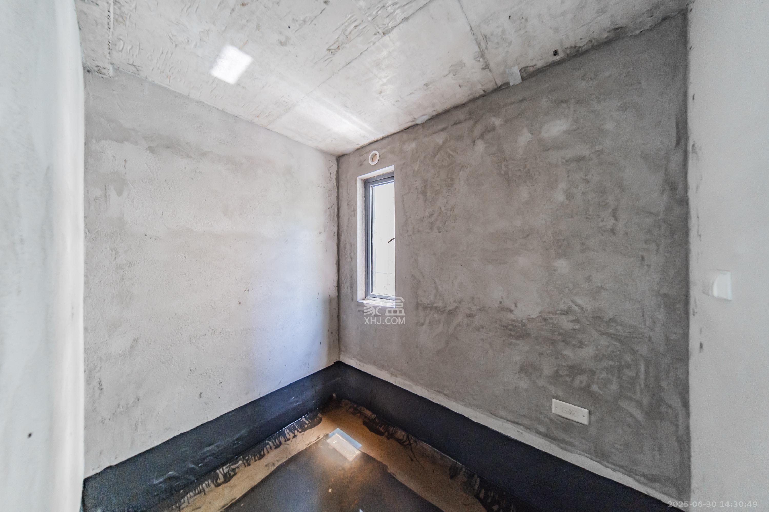 中建钰山湖  4室2厅3卫   355.00万卫生间