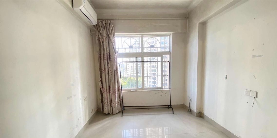 椰城花园 3室2厅1卫 172.0万 椰城花园 3室2厅1卫 172.0万客厅