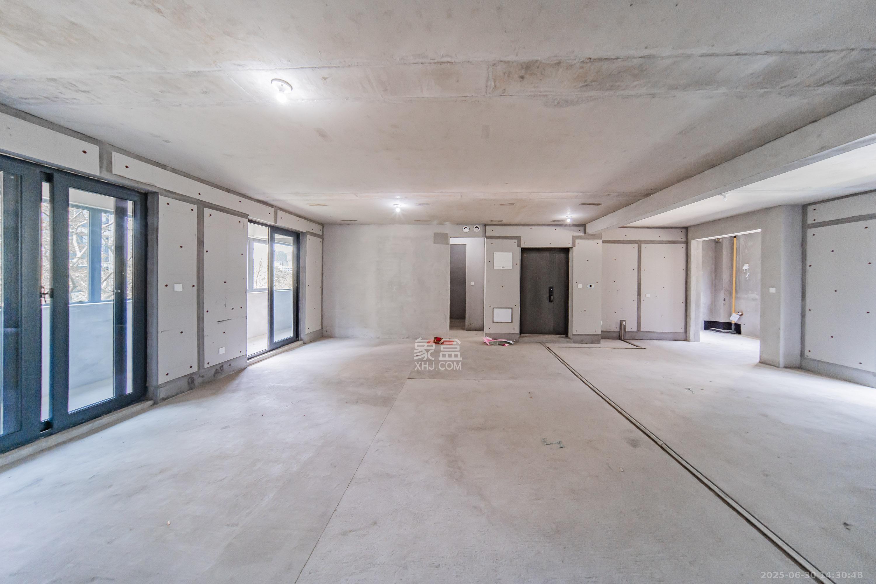 中建钰山湖  4室2厅3卫   355.00万客厅