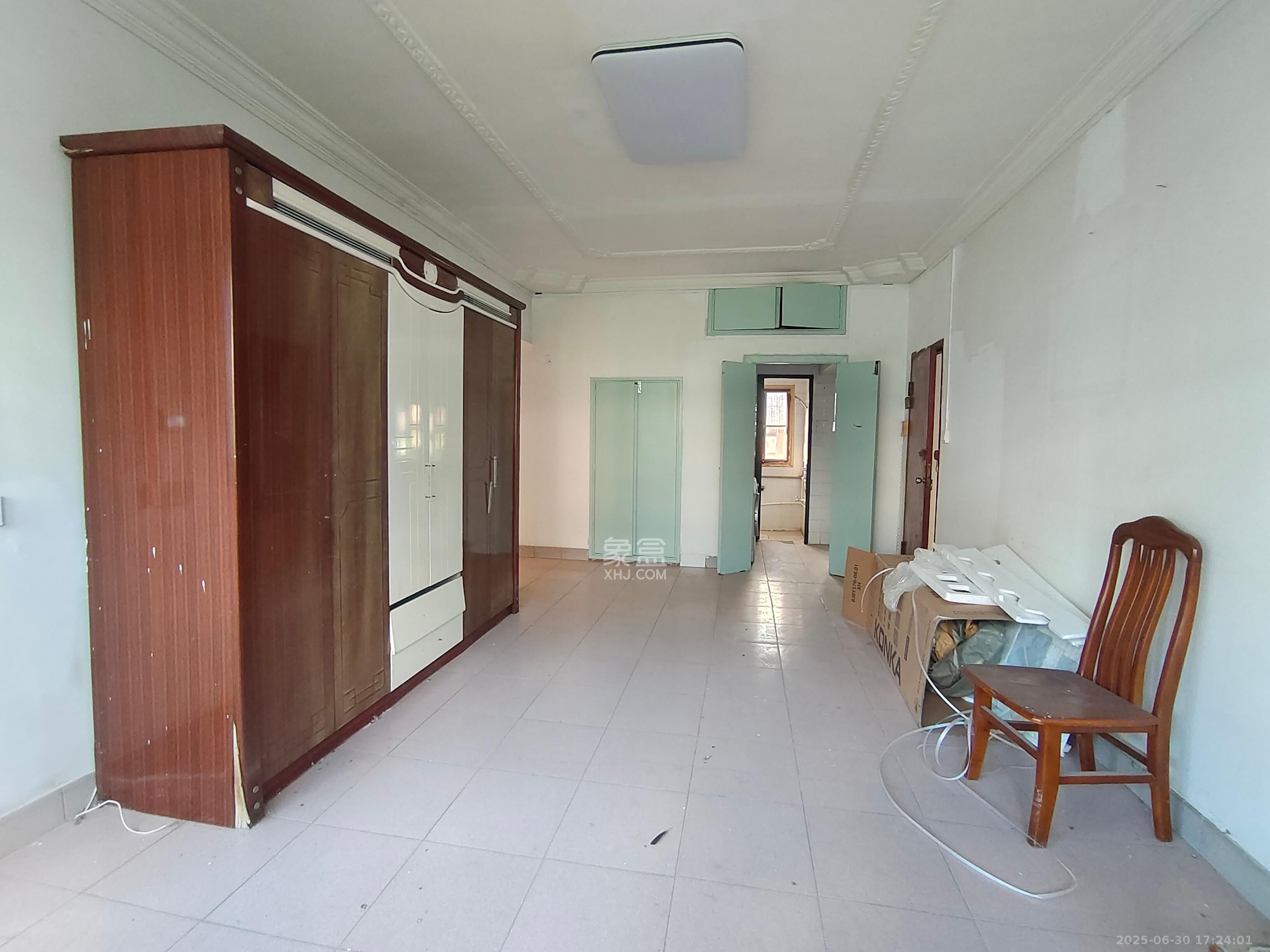 梅岭村 3室2厅1卫 1800.0元/月 梅岭村 3室2厅1卫 1800.0元/月室内图