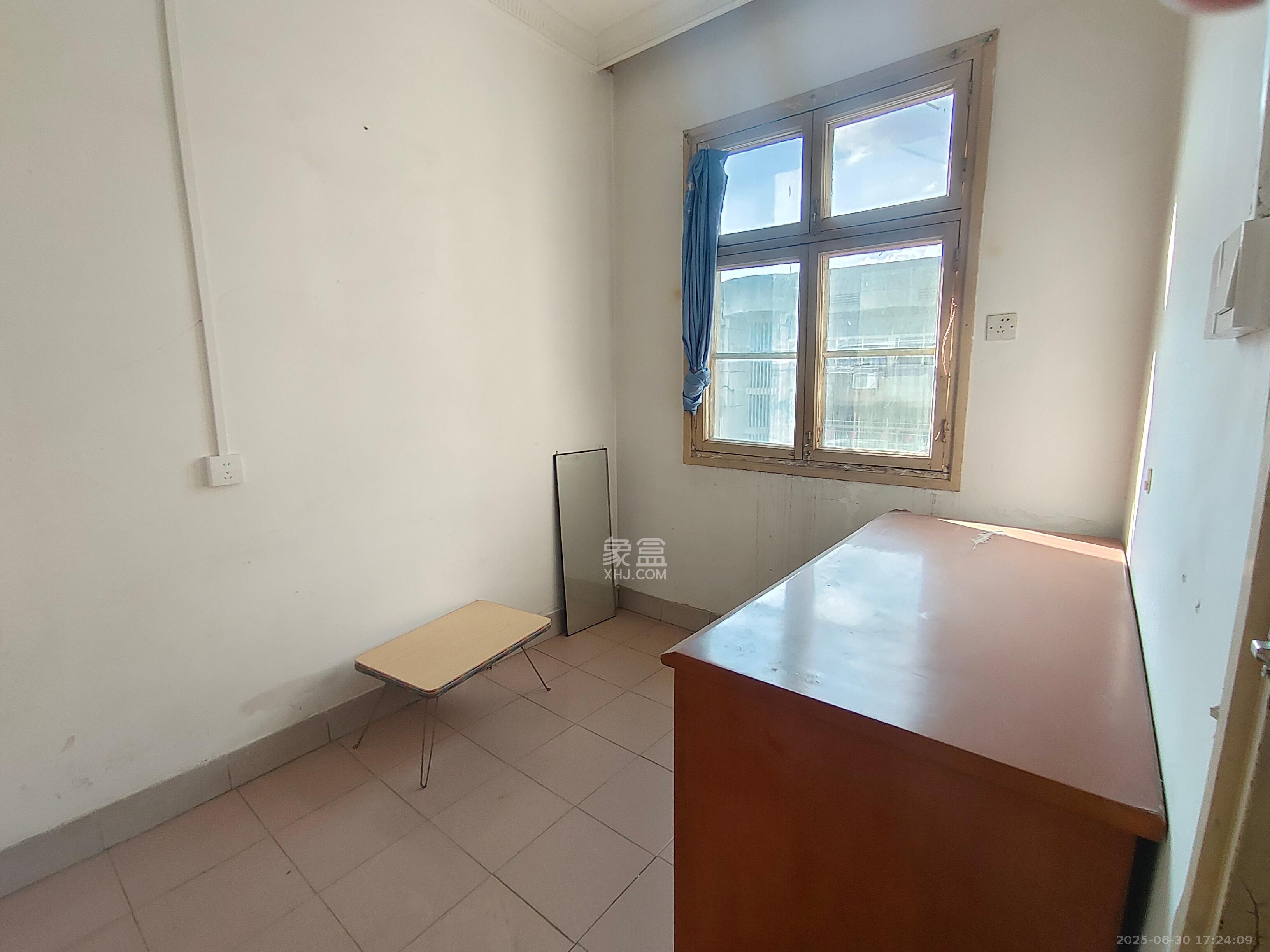 梅岭村 3室2厅1卫 1800.0元/月 梅岭村 3室2厅1卫 1800.0元/月室内图