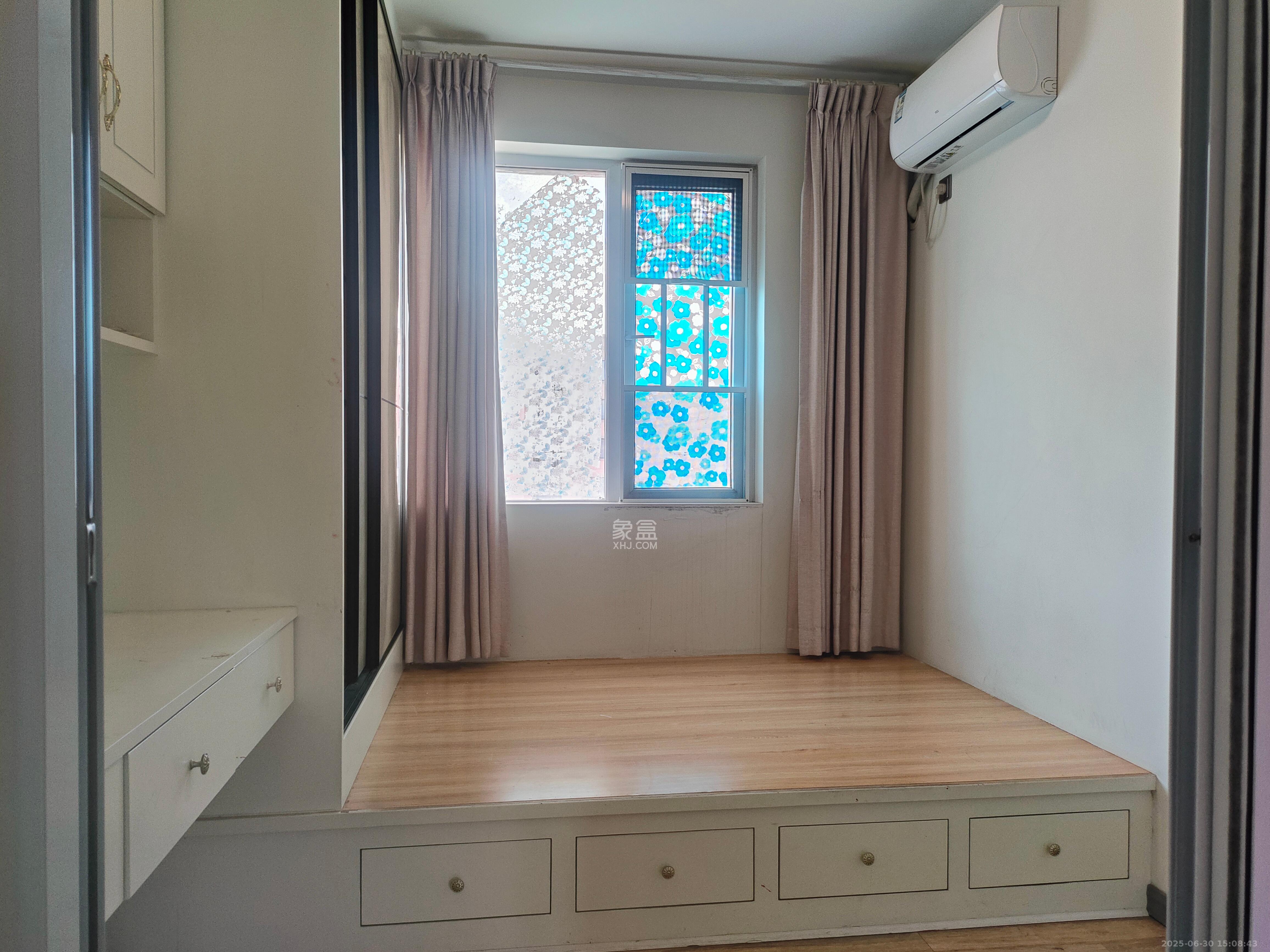 丽发新城 3室2厅1卫 1700.0元/月 丽发新城 3室2厅1卫 1700.0元/月室内图