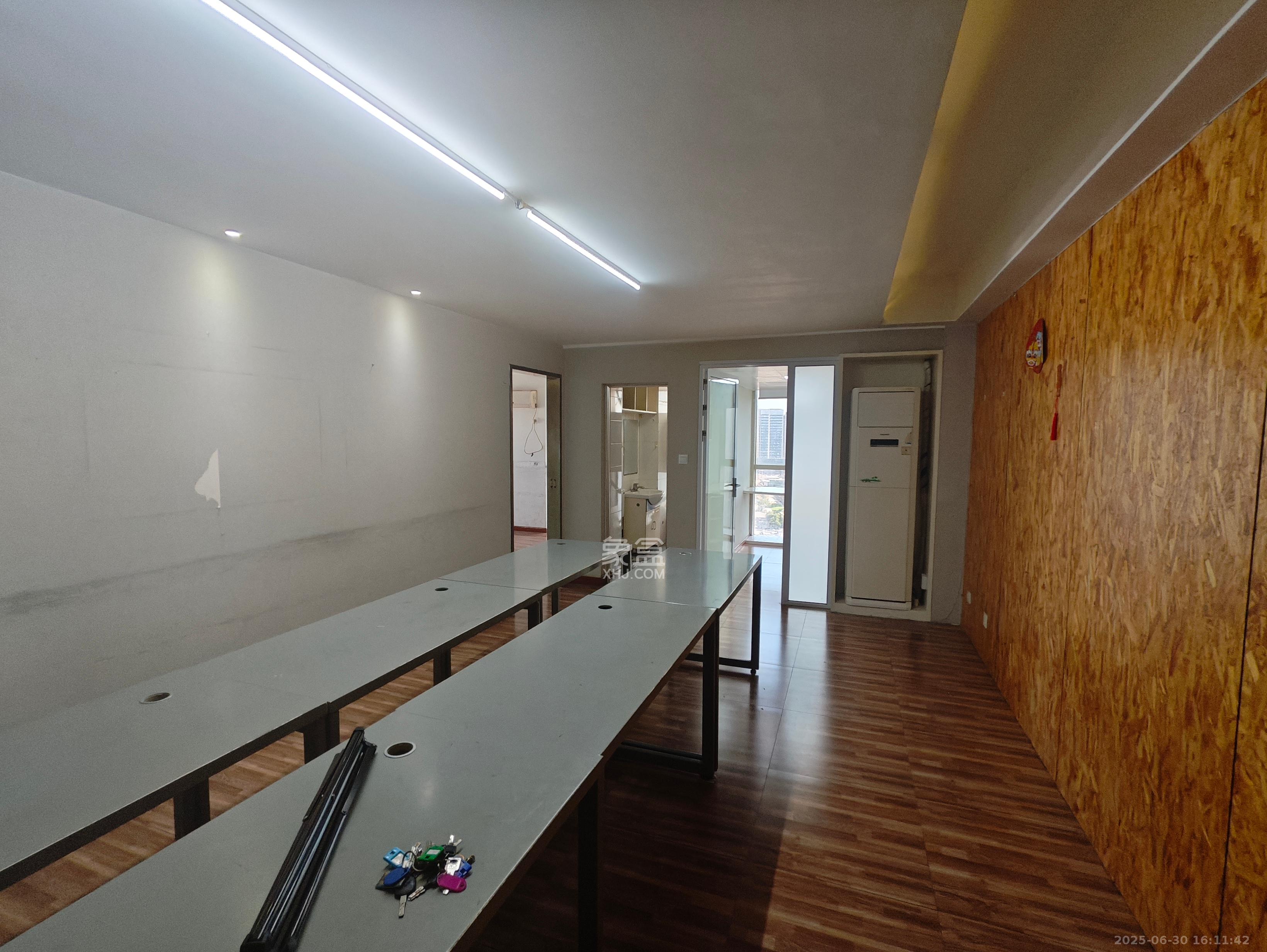 东一国际 1室1厅1卫 1800.0元/月 东一国际 1室1厅1卫 1800.0元/月室内图