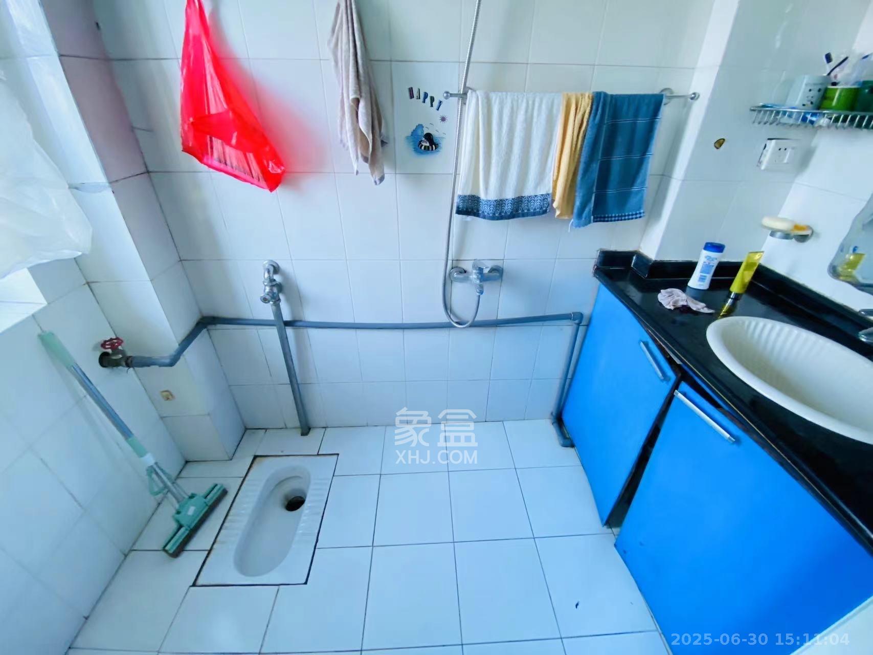 望岳村  3室1厅1卫    1400.0元/月室内图