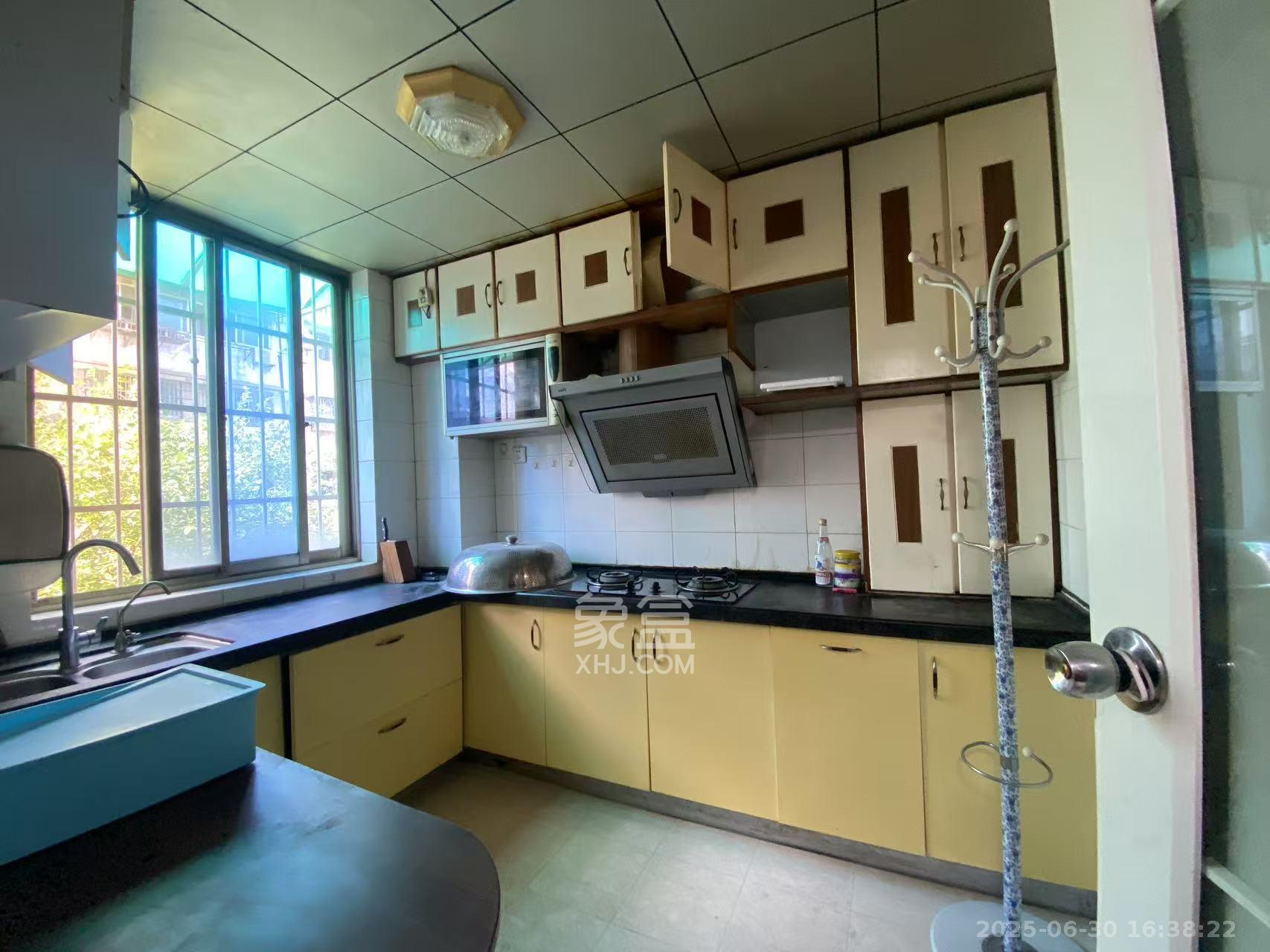 东南明苑 3室2厅2卫 2300.0元/月 东南明苑 3室2厅2卫 2300.0元/月室内图