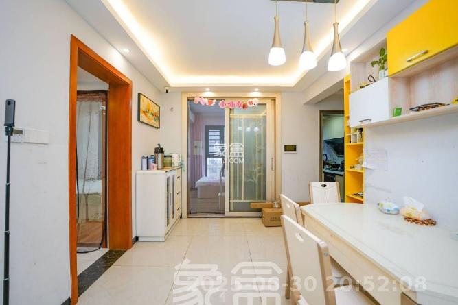 绿地新都会  3室2厅2卫   2300.00元/月室内图