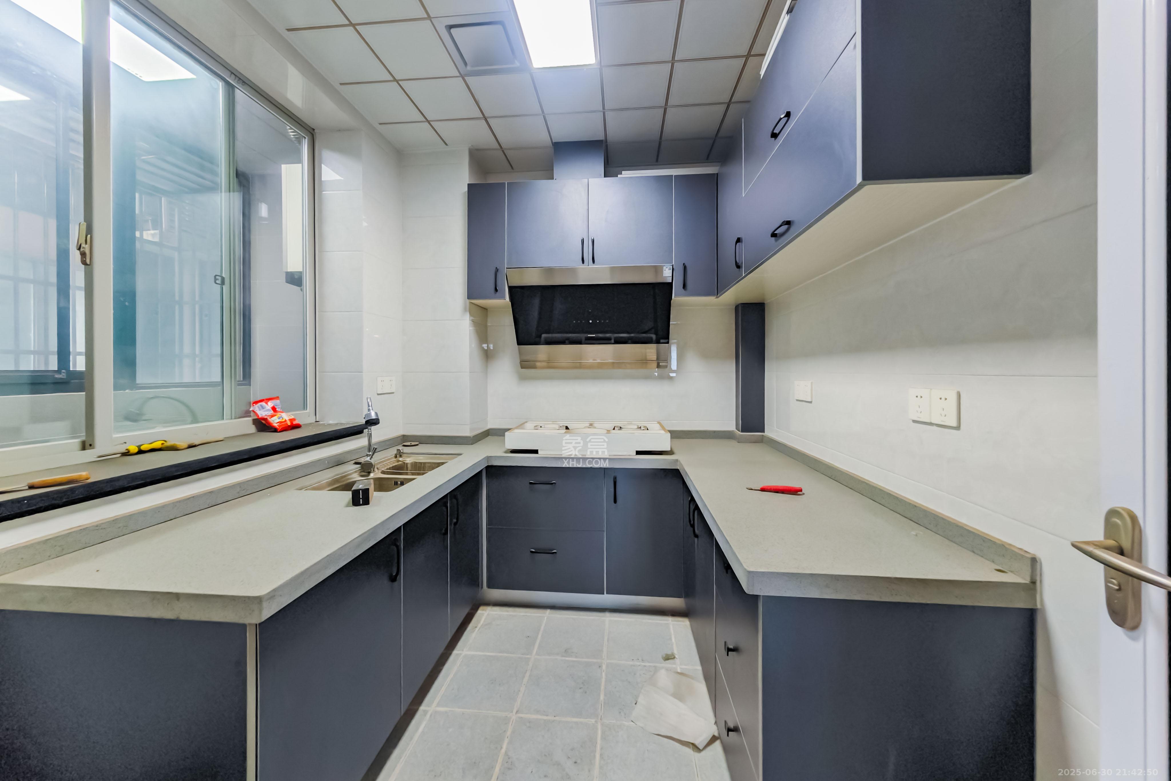 白沙湾嘉园  3室2厅1卫    105.0万 白沙湾嘉园  3室2厅1卫    105.0万厨房