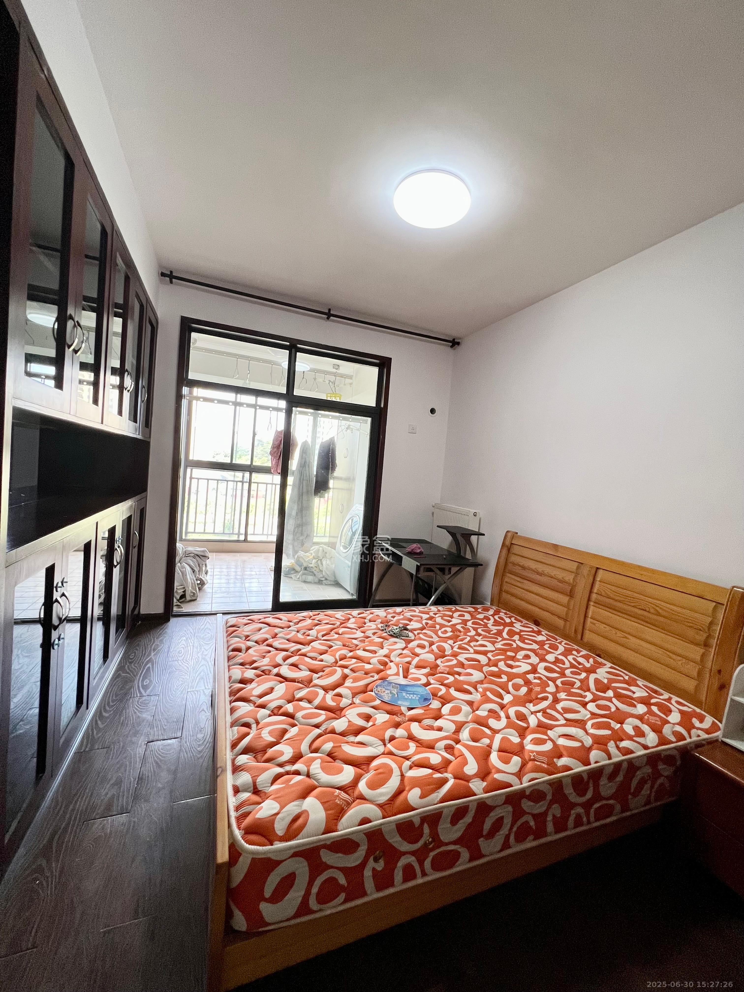 极目楚天  3室2厅2卫    2700.0元/月 极目楚天  3室2厅2卫    2700.0元/月室内图