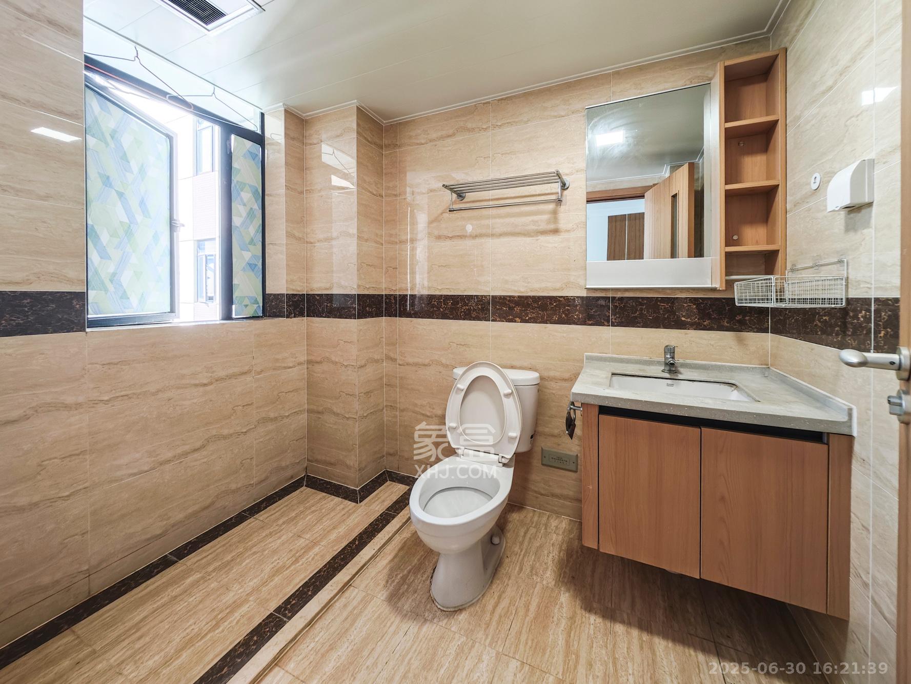 幸福考拉789  3室2厅2卫    78.8万卫生间