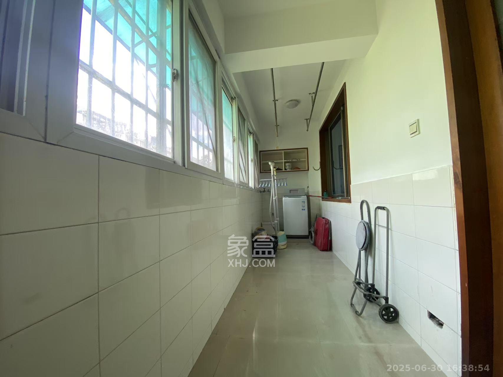 东南明苑 3室2厅2卫 2300.0元/月 东南明苑 3室2厅2卫 2300.0元/月室内图