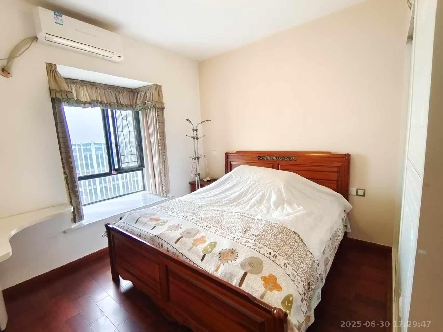 阳光100三期 3室2厅2卫 2900.0元/月 阳光100三期 3室2厅2卫 2900.0元/月室内图