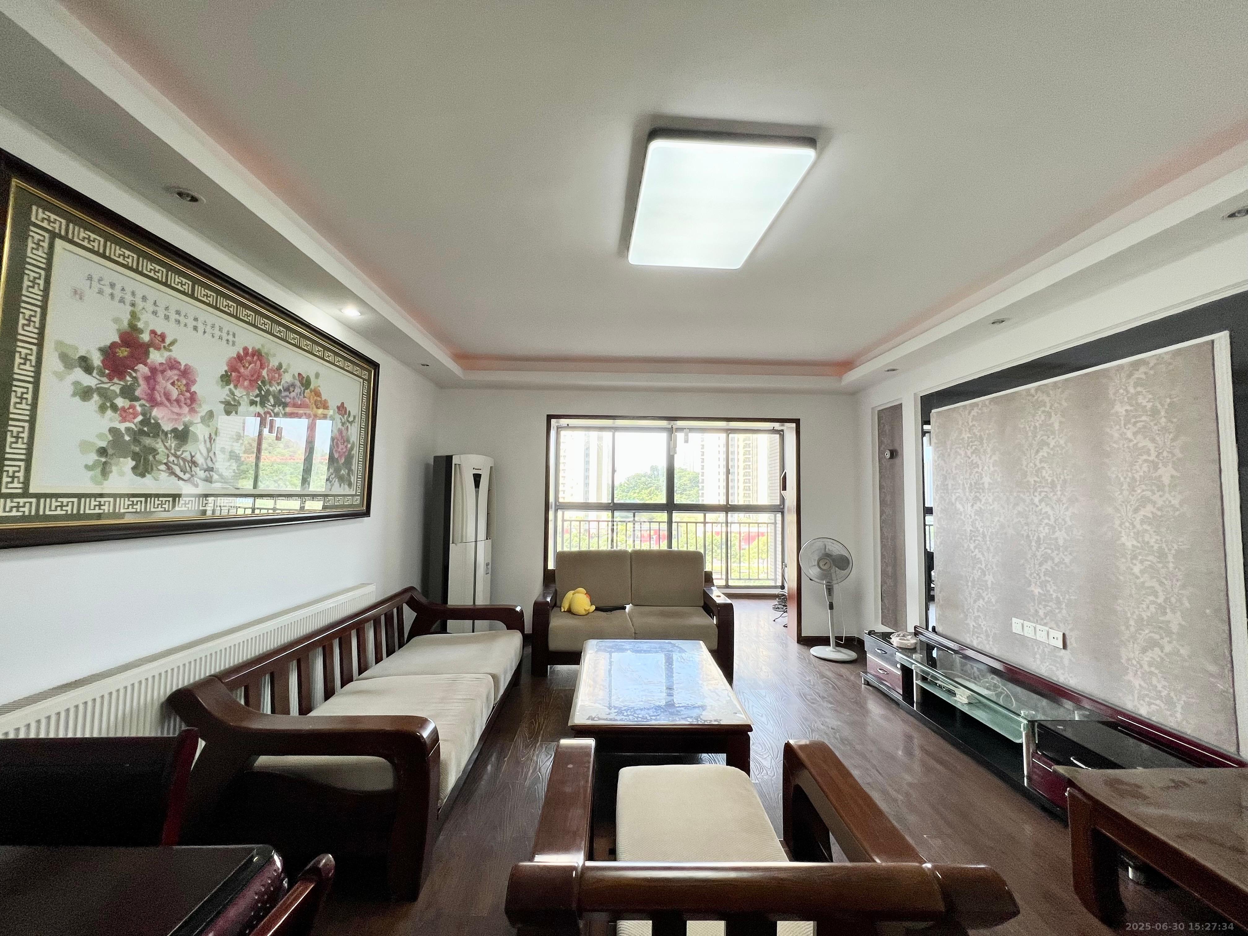 极目楚天  3室2厅2卫    2700.0元/月 极目楚天  3室2厅2卫    2700.0元/月室内图