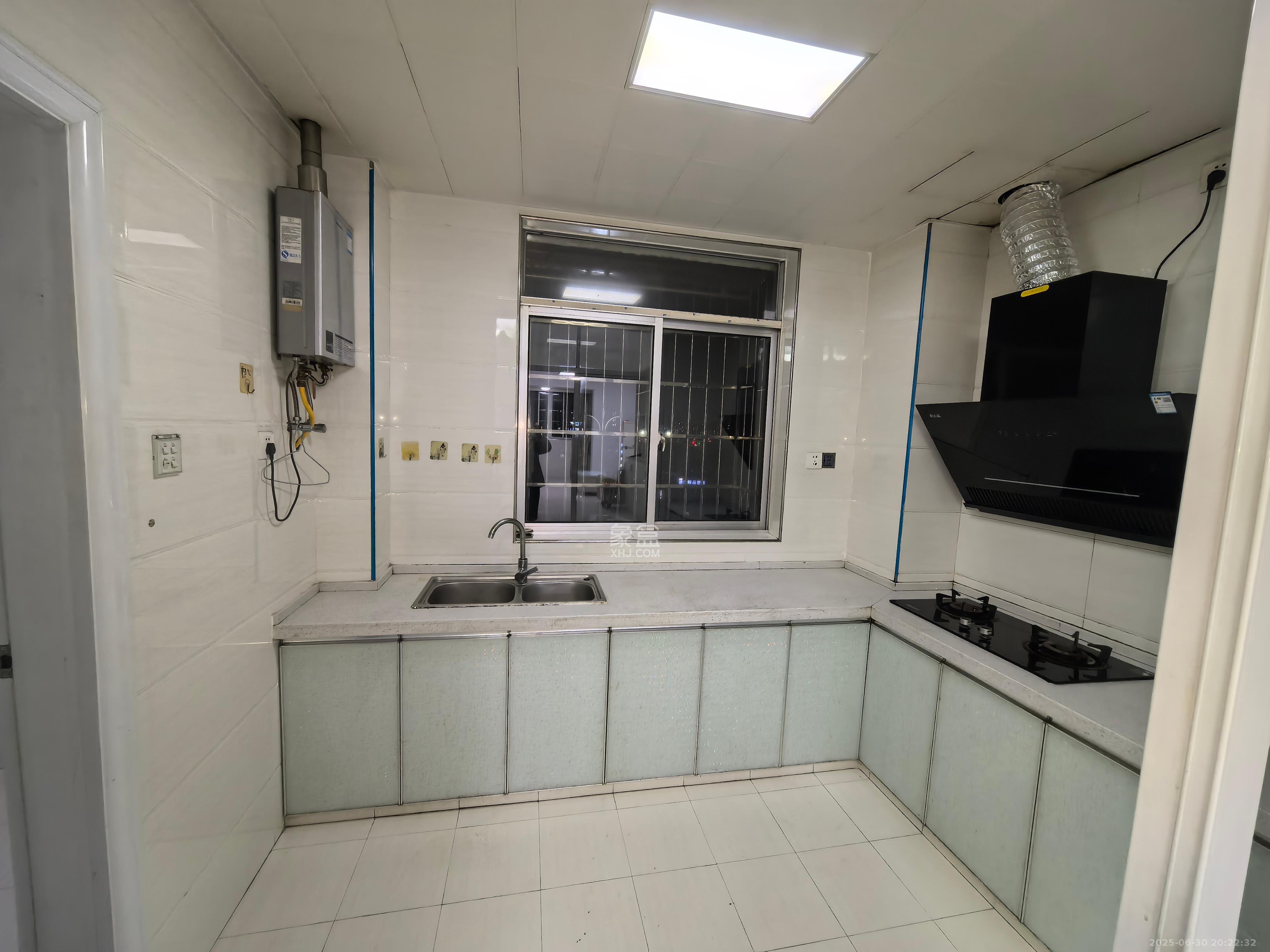 先锋新宇 3室2厅2卫 2200.0元/月 先锋新宇 3室2厅2卫 2200.0元/月室内图