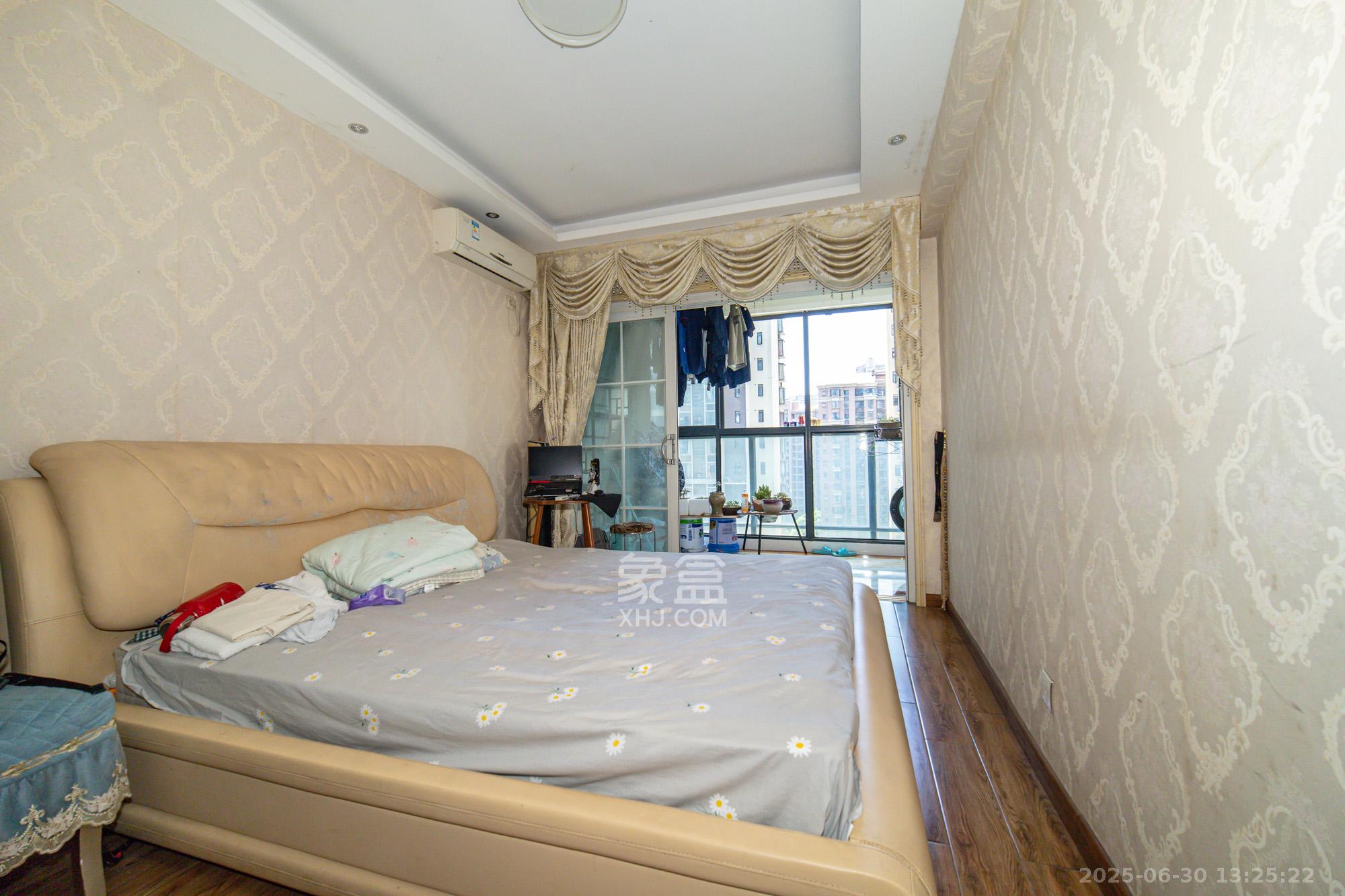 蓝山郡 5室2厅2卫 132.8万 蓝山郡 5室2厅2卫 132.8万卧室